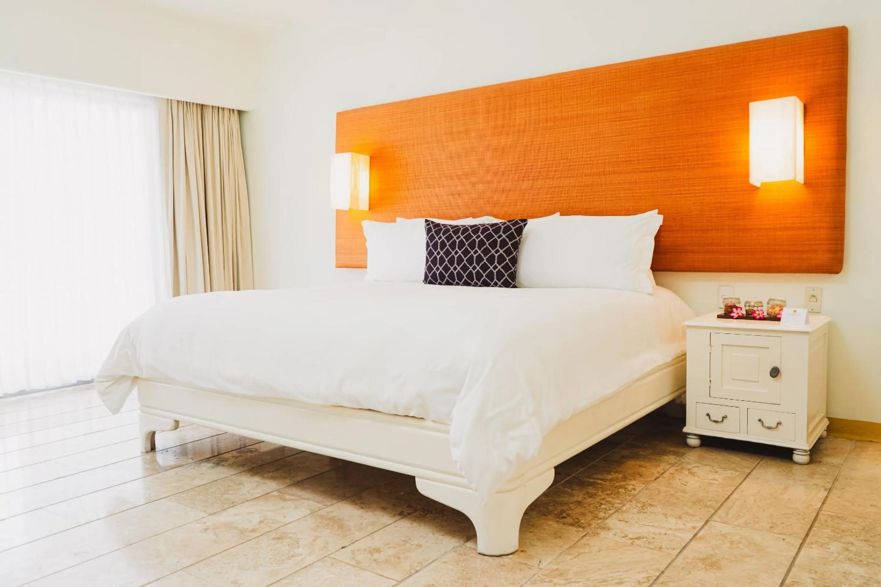 Photo of the whole room, Bed in Camino Real Zaashila Huatulco