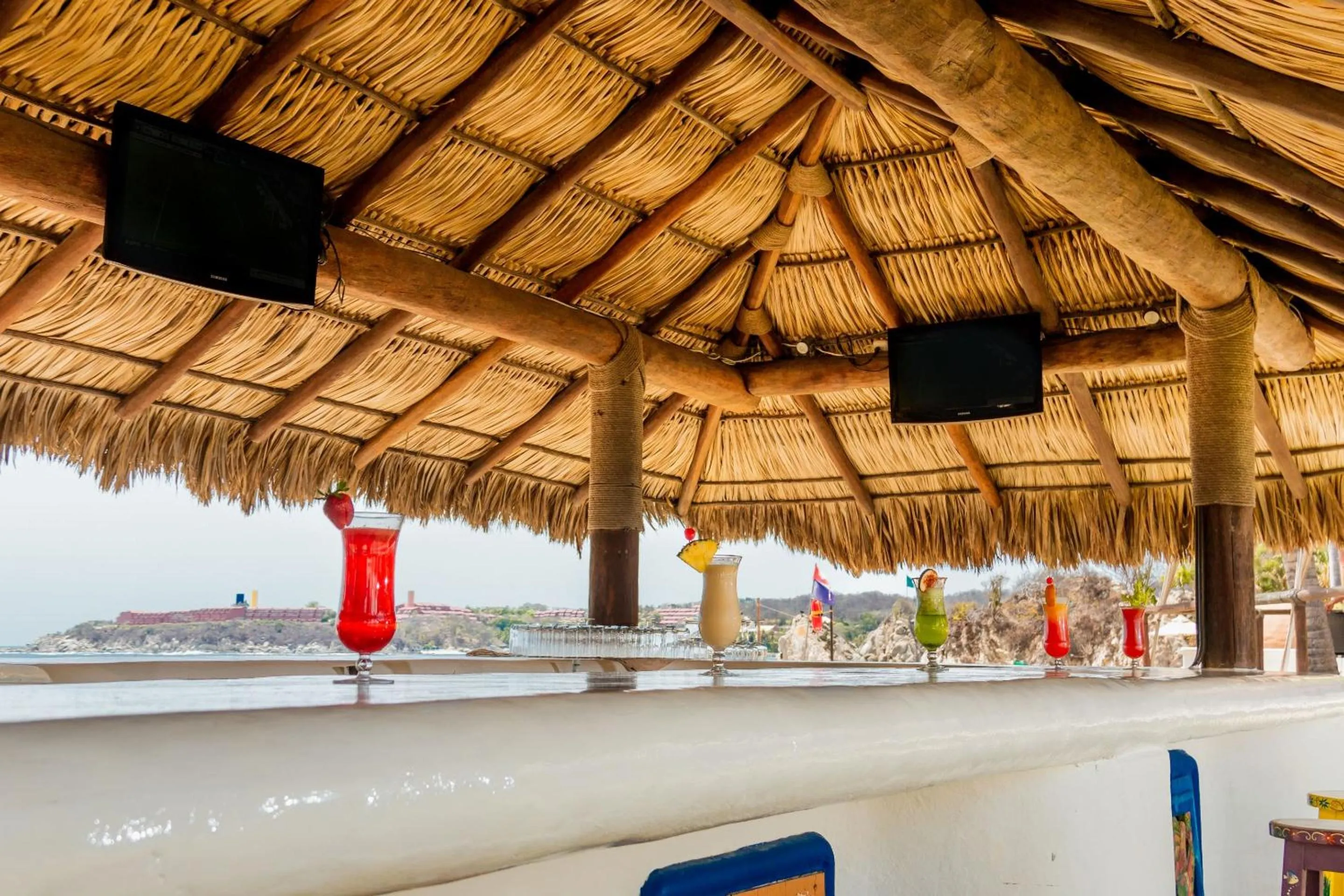 Lounge or bar in Camino Real Zaashila Huatulco