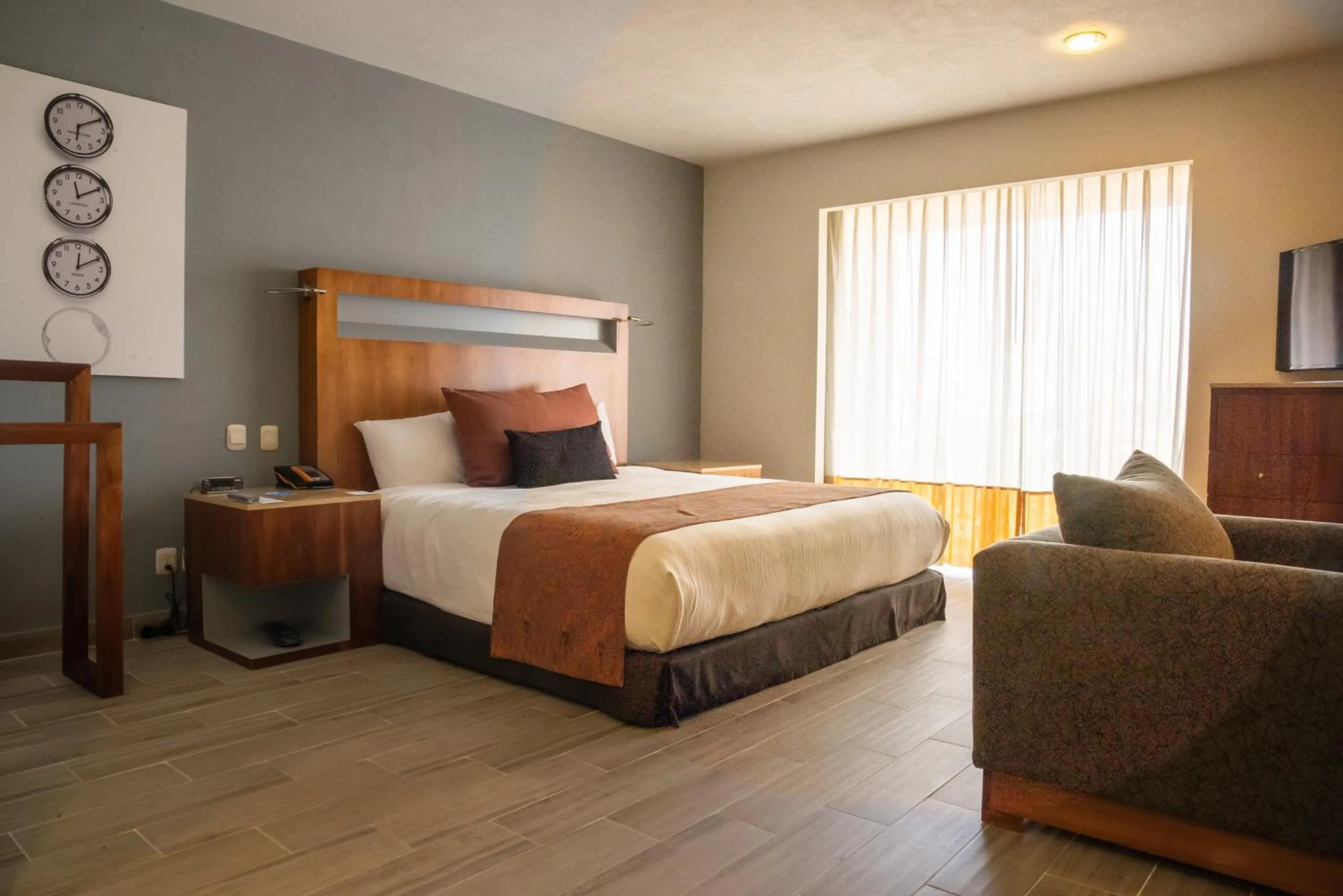 Photo of the whole room in Real Inn Guadalajara Expo