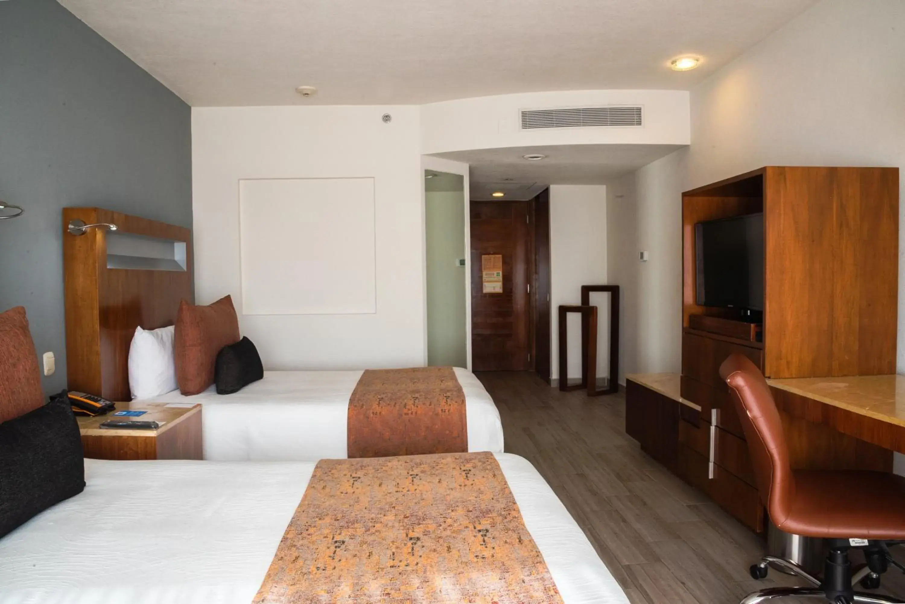 Photo of the whole room, Bed in Real Inn Guadalajara Expo Photo of the whole room, Bed in Real Inn Guadalajara Expo