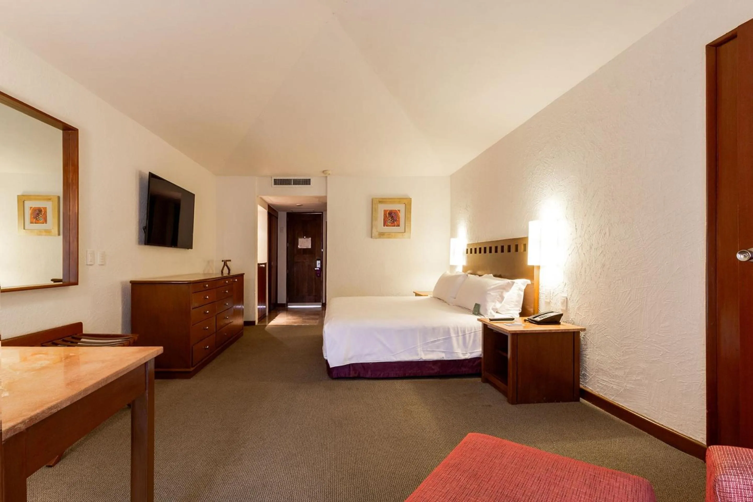 Photo of the whole room, Bed in Camino Real Guadalajara