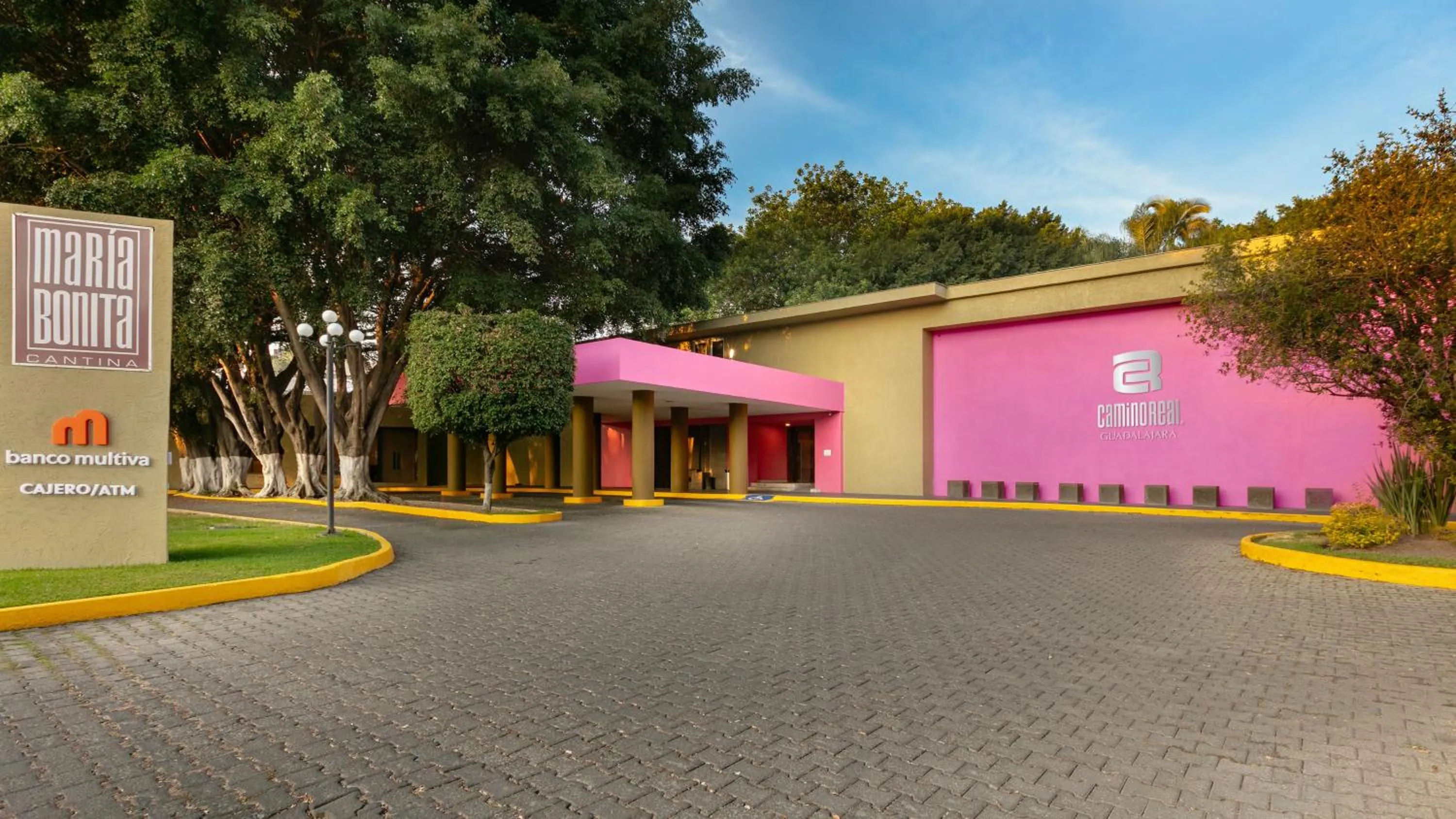 Property building in Camino Real Guadalajara