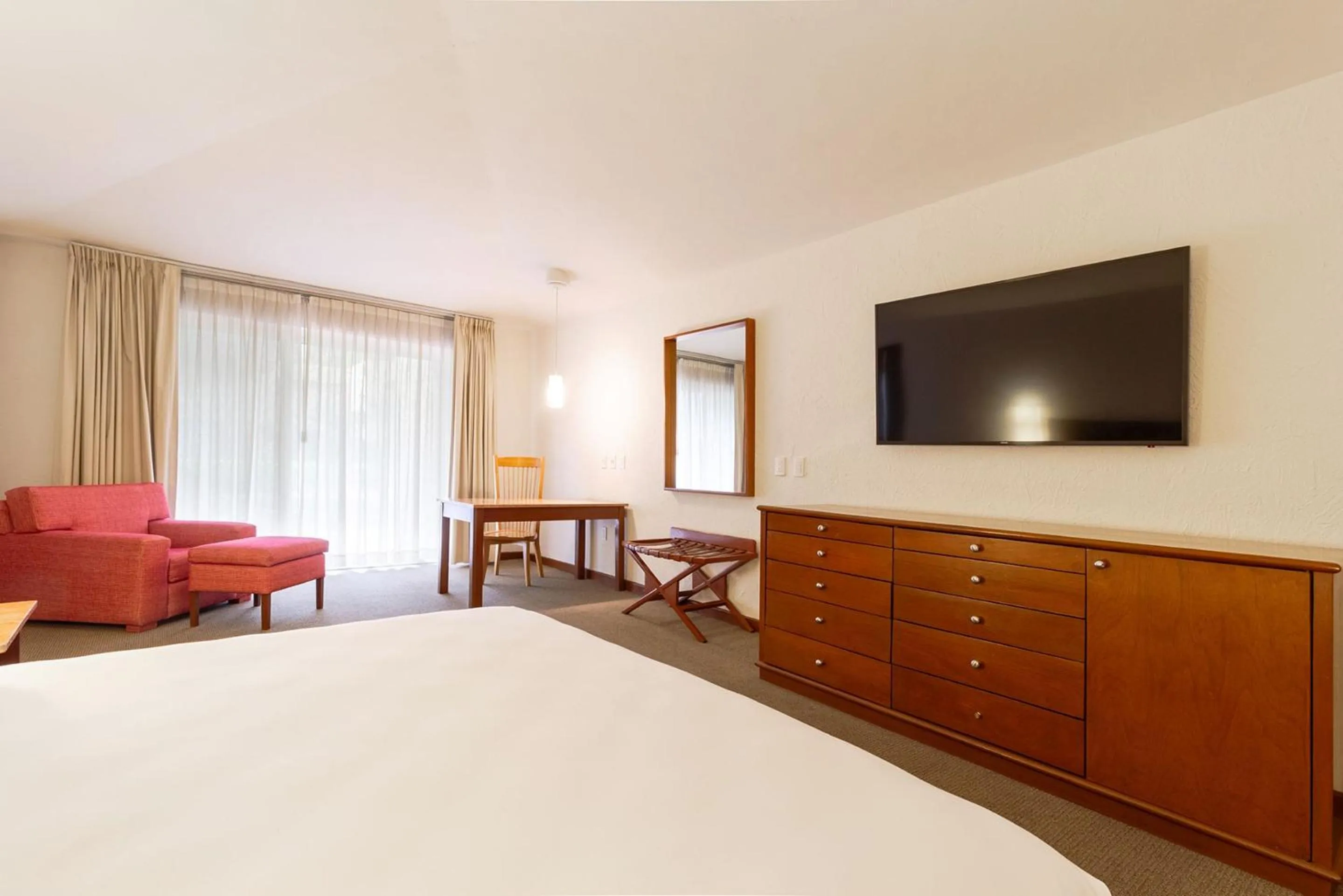 Photo of the whole room, Bed in Camino Real Guadalajara