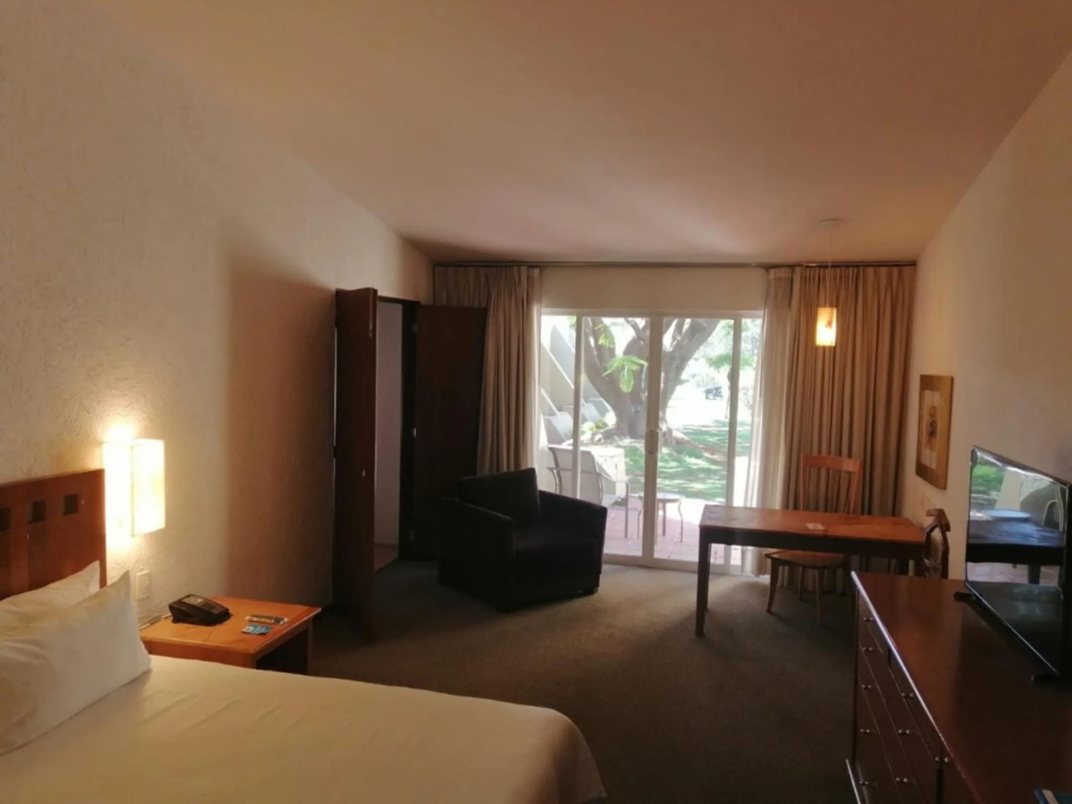 Photo of the whole room, Bed in Camino Real Guadalajara