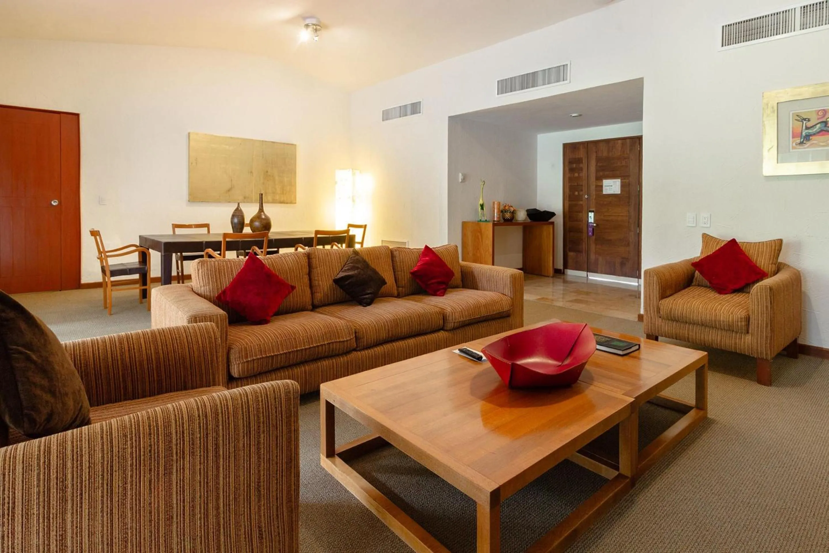 Photo of the whole room in Camino Real Guadalajara