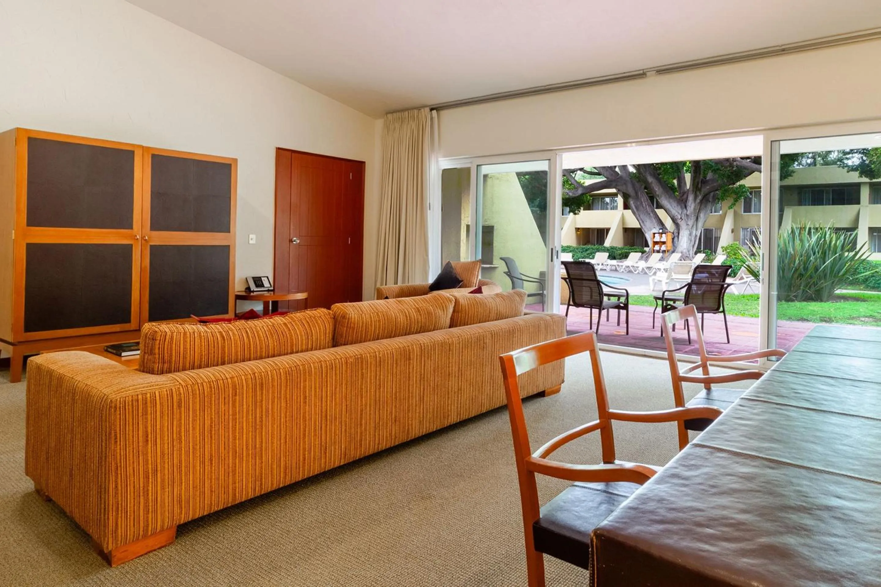 Photo of the whole room in Camino Real Guadalajara