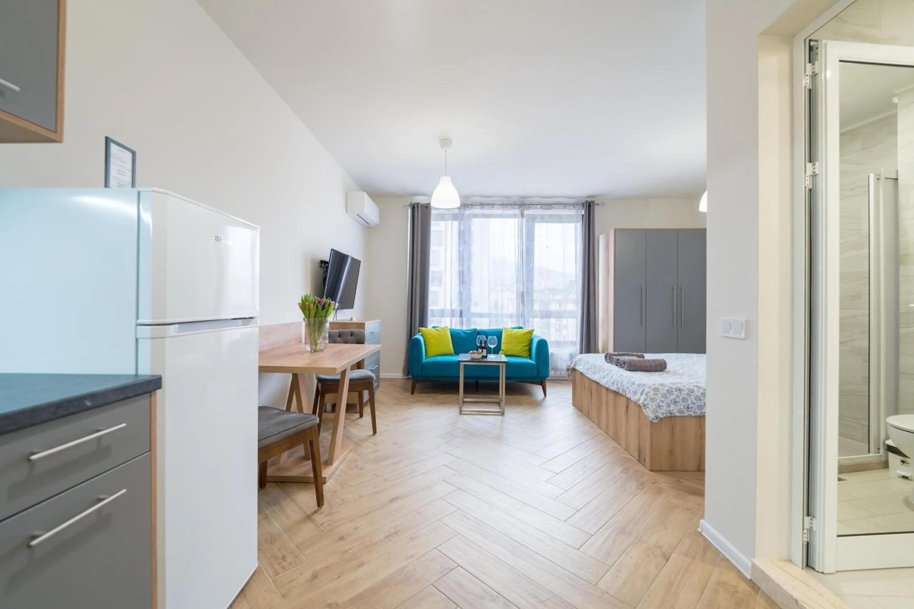 Bed in WOW studios for rent 2 bul Montevideo 25A - B