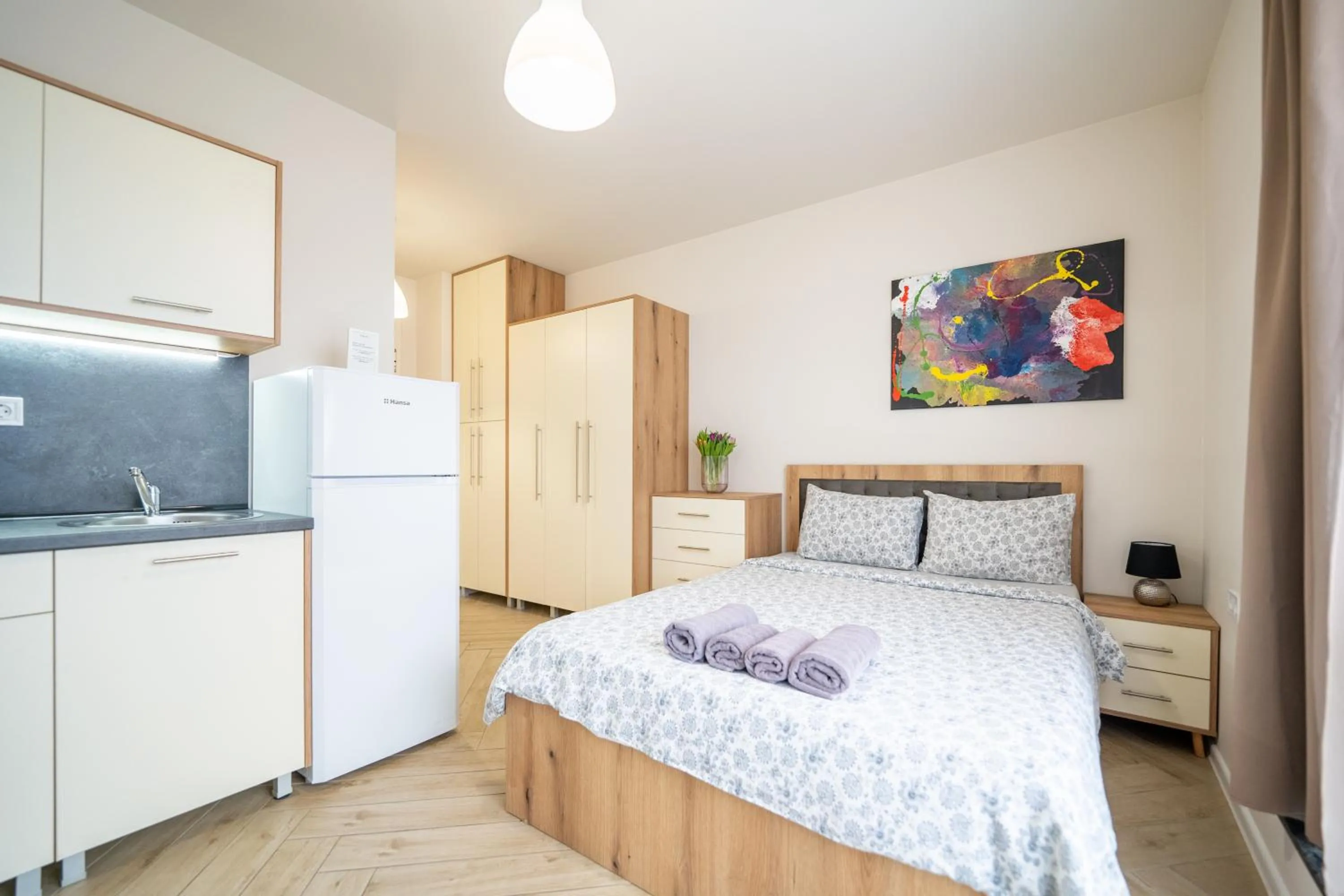 Bed in WOW studios for rent 2 bul Montevideo 25A - B