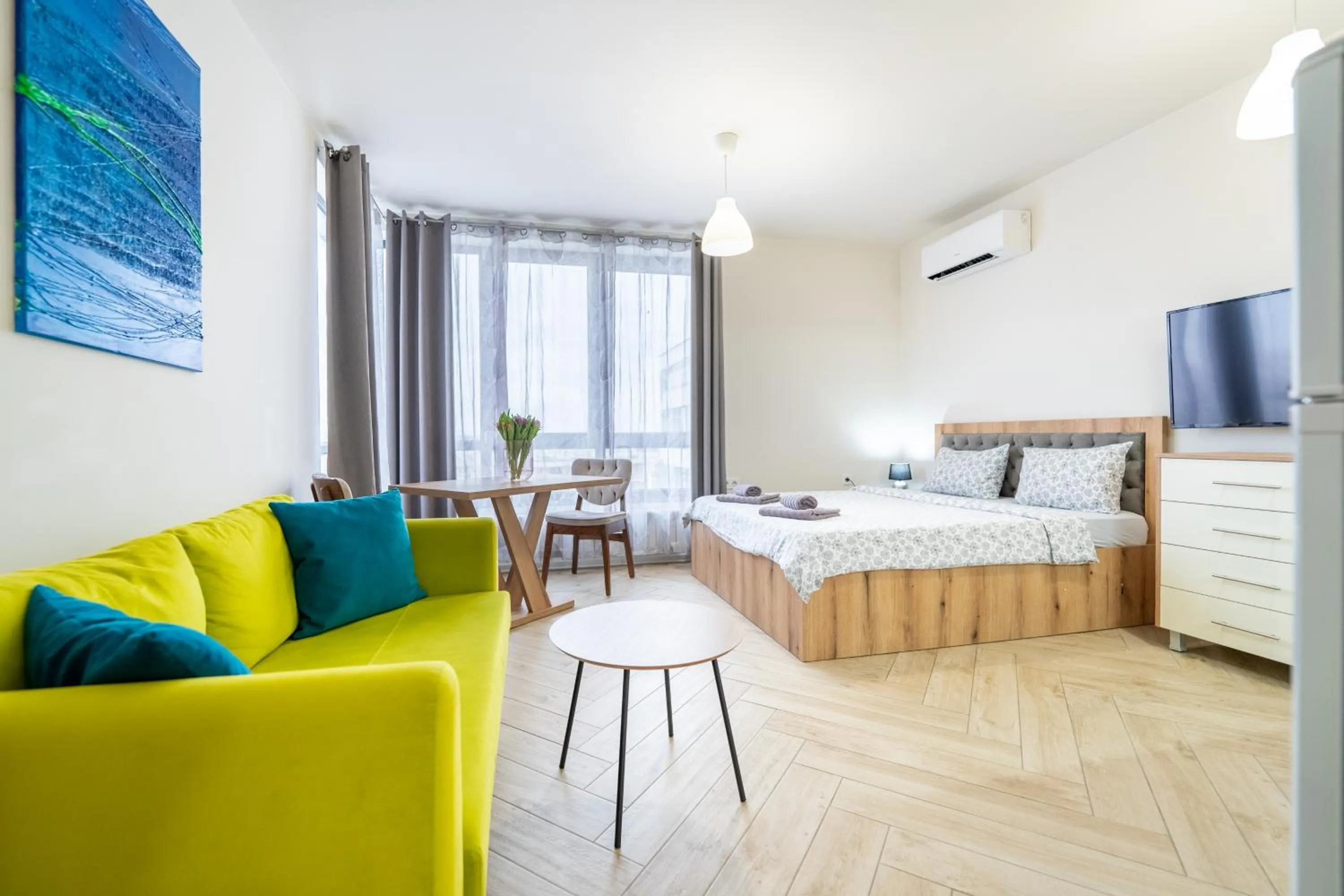 Bed in WOW studios for rent 2 bul Montevideo 25A - B