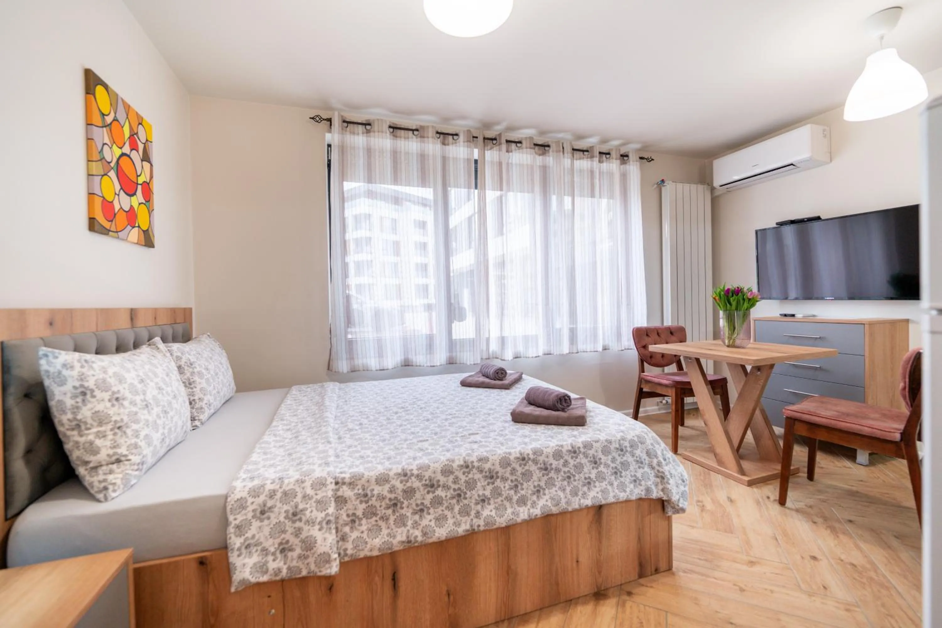 Bed in WOW studios for rent 2 bul Montevideo 25A - B