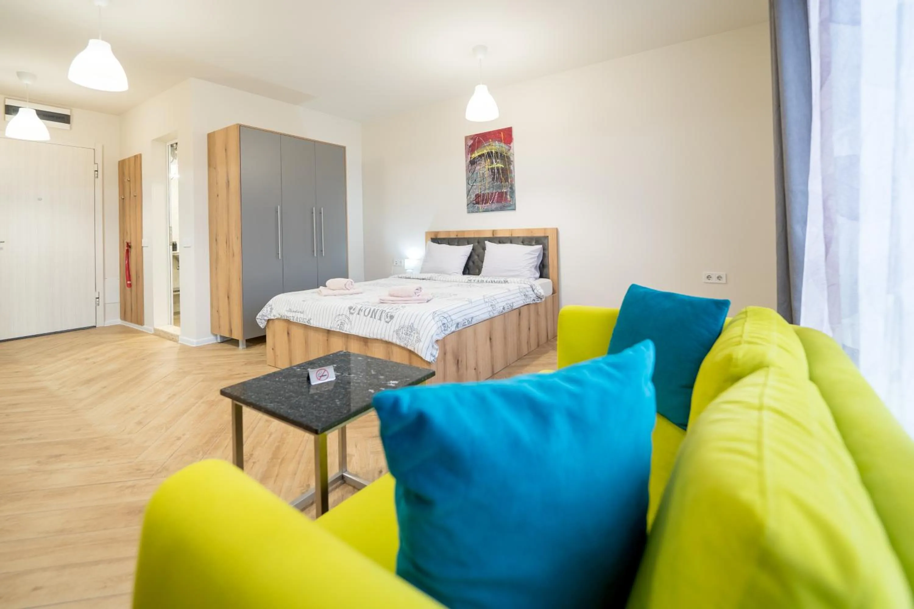 Bed in WOW studios for rent 2 bul Montevideo 25A - B