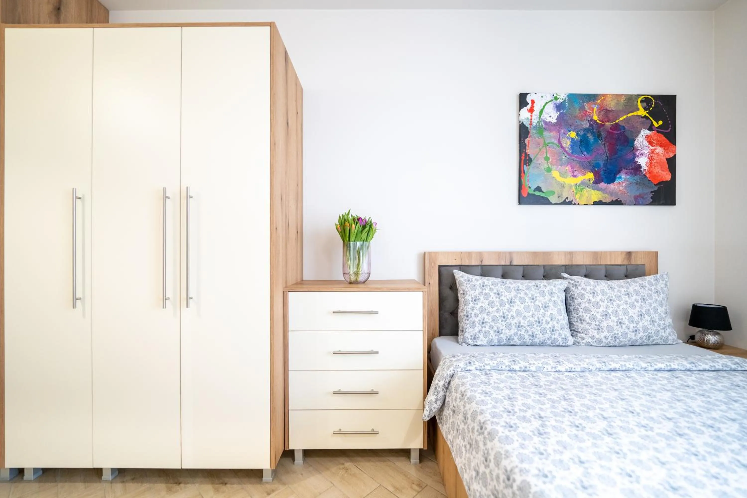 Bed in WOW studios for rent 2 bul Montevideo 25A - B