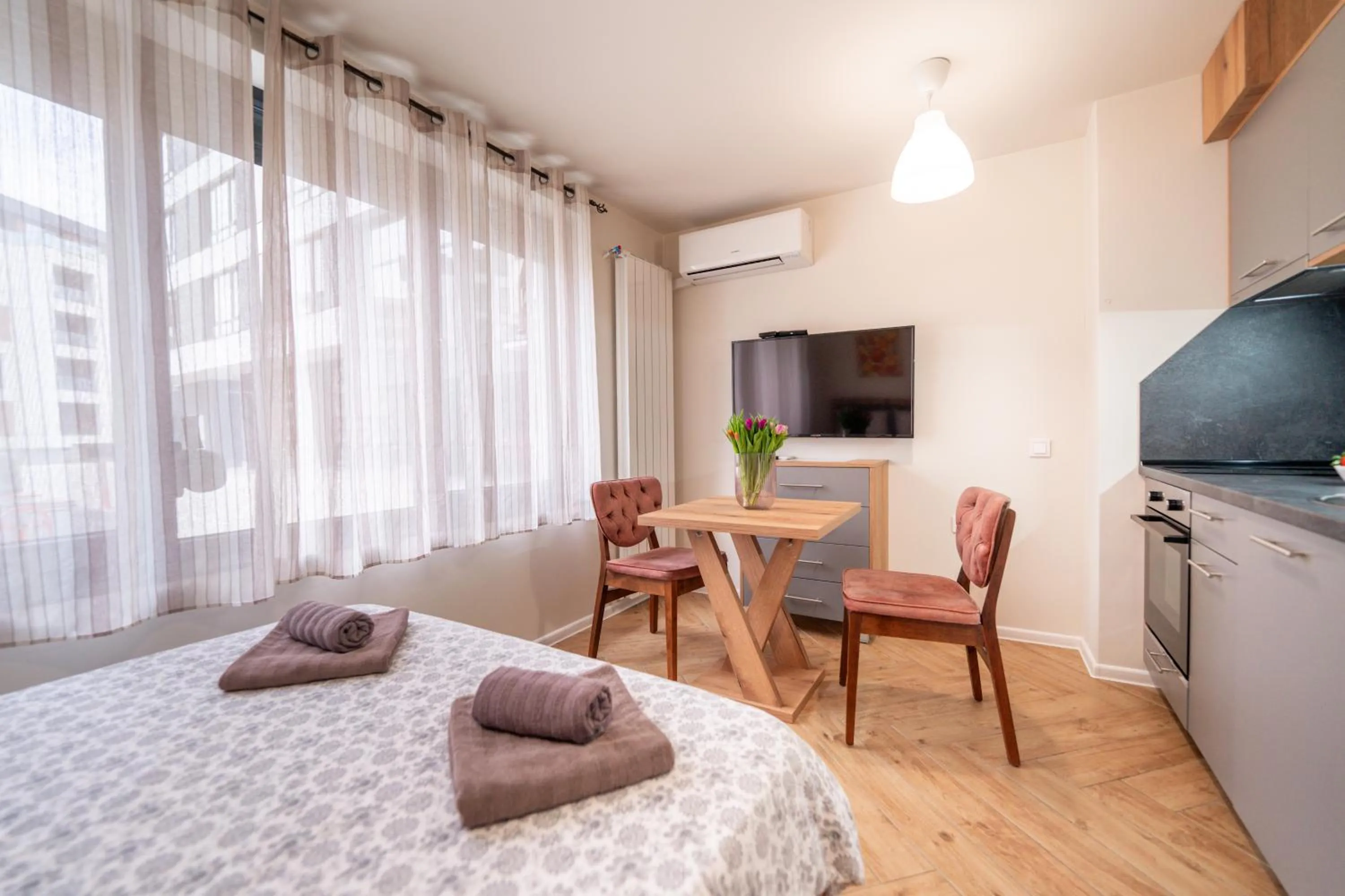 Bed in WOW studios for rent 2 bul Montevideo 25A - B