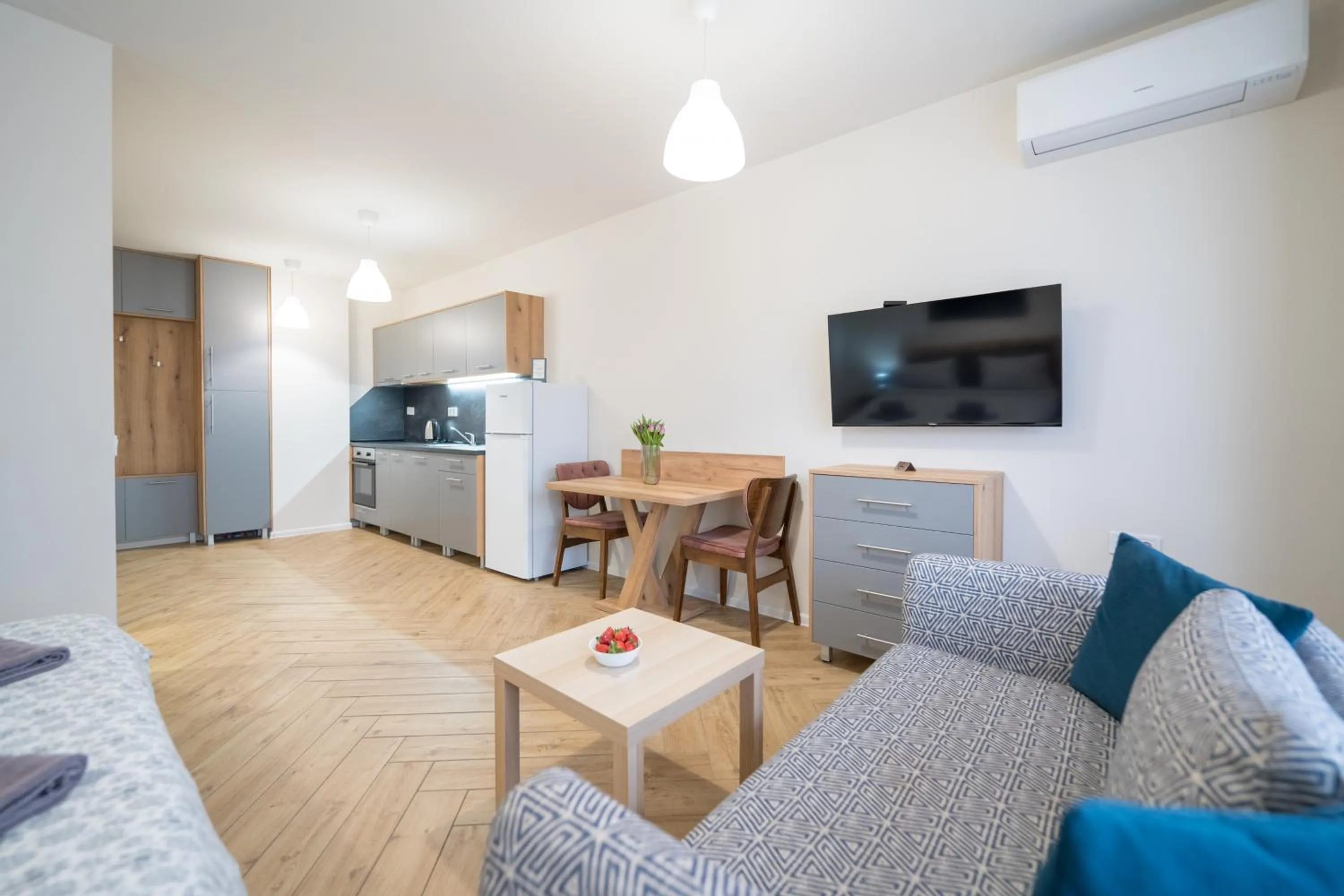 WOW studios for rent 2 bul Montevideo 25A - B