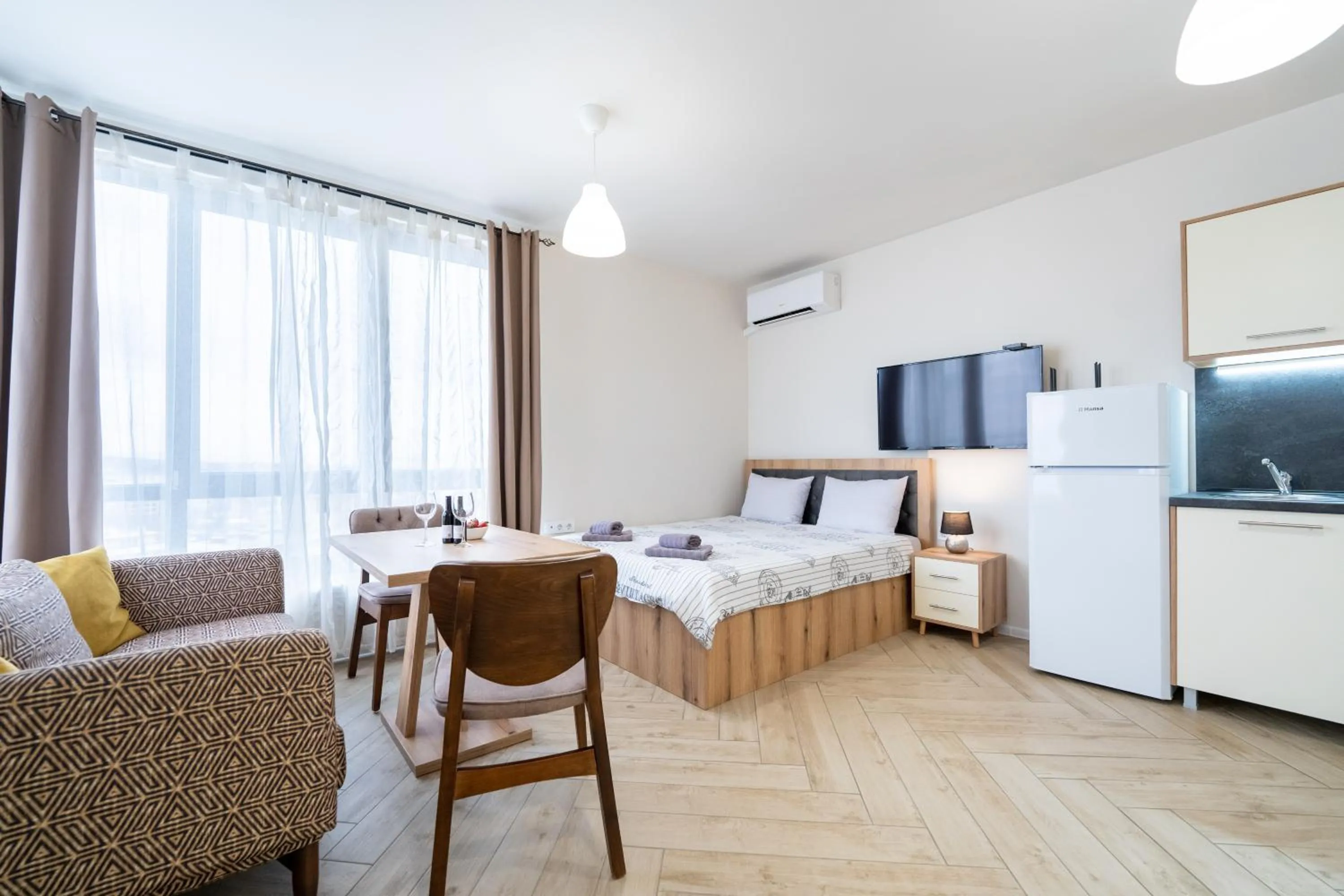 Bed in WOW studios for rent 2 bul Montevideo 25A - B