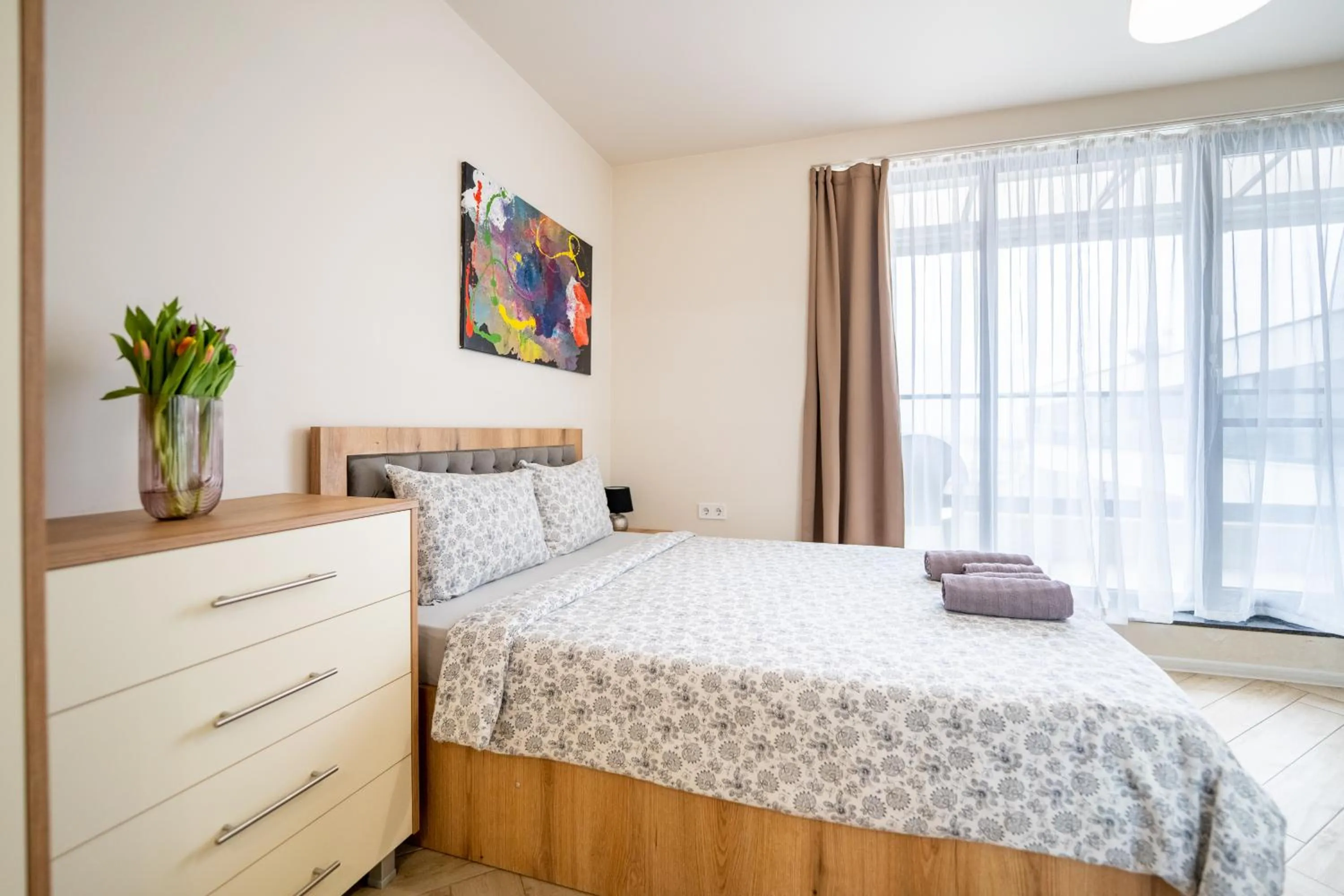 Bed in WOW studios for rent 2 bul Montevideo 25A - B