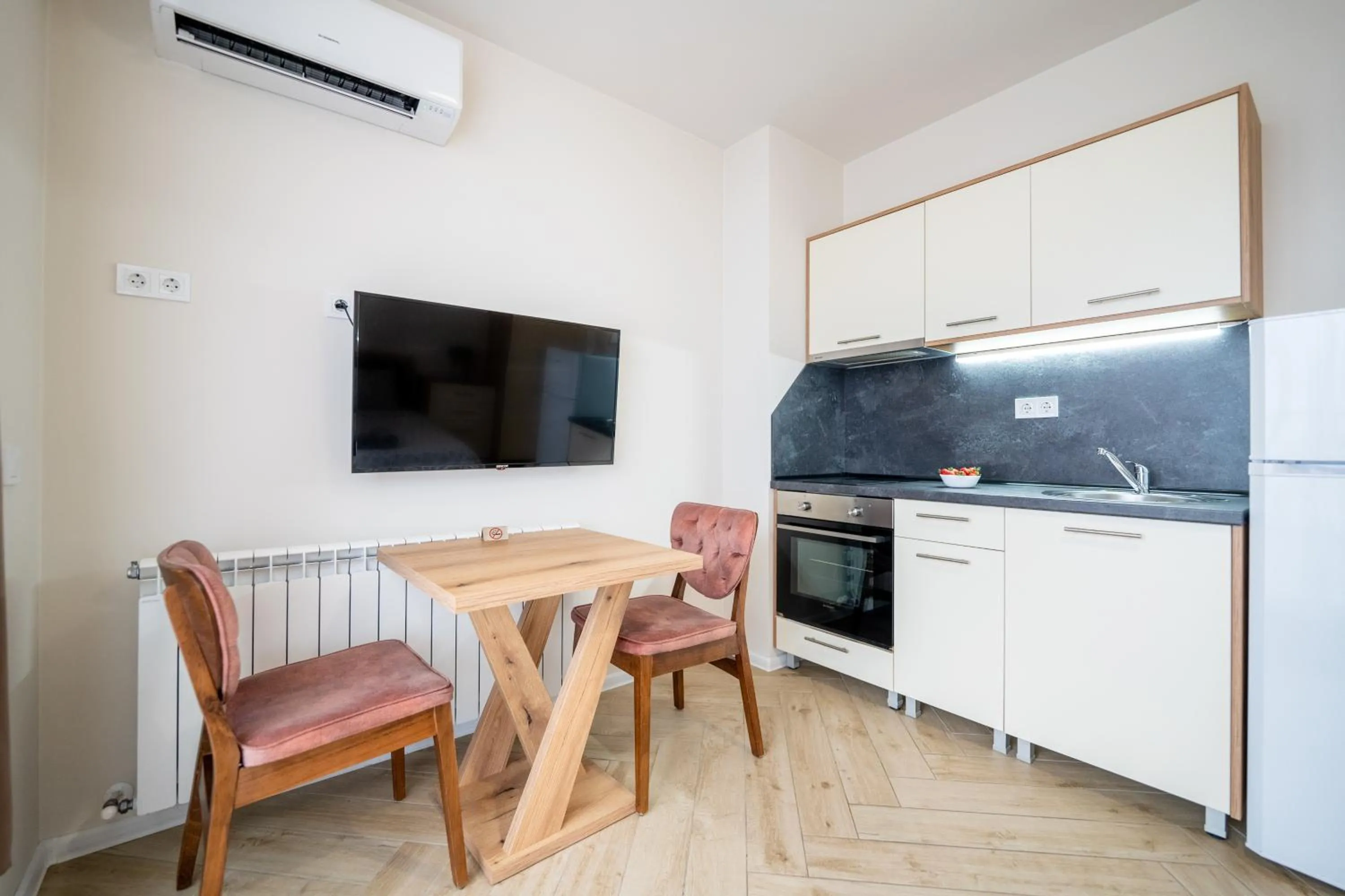 WOW studios for rent 2 bul Montevideo 25A - B