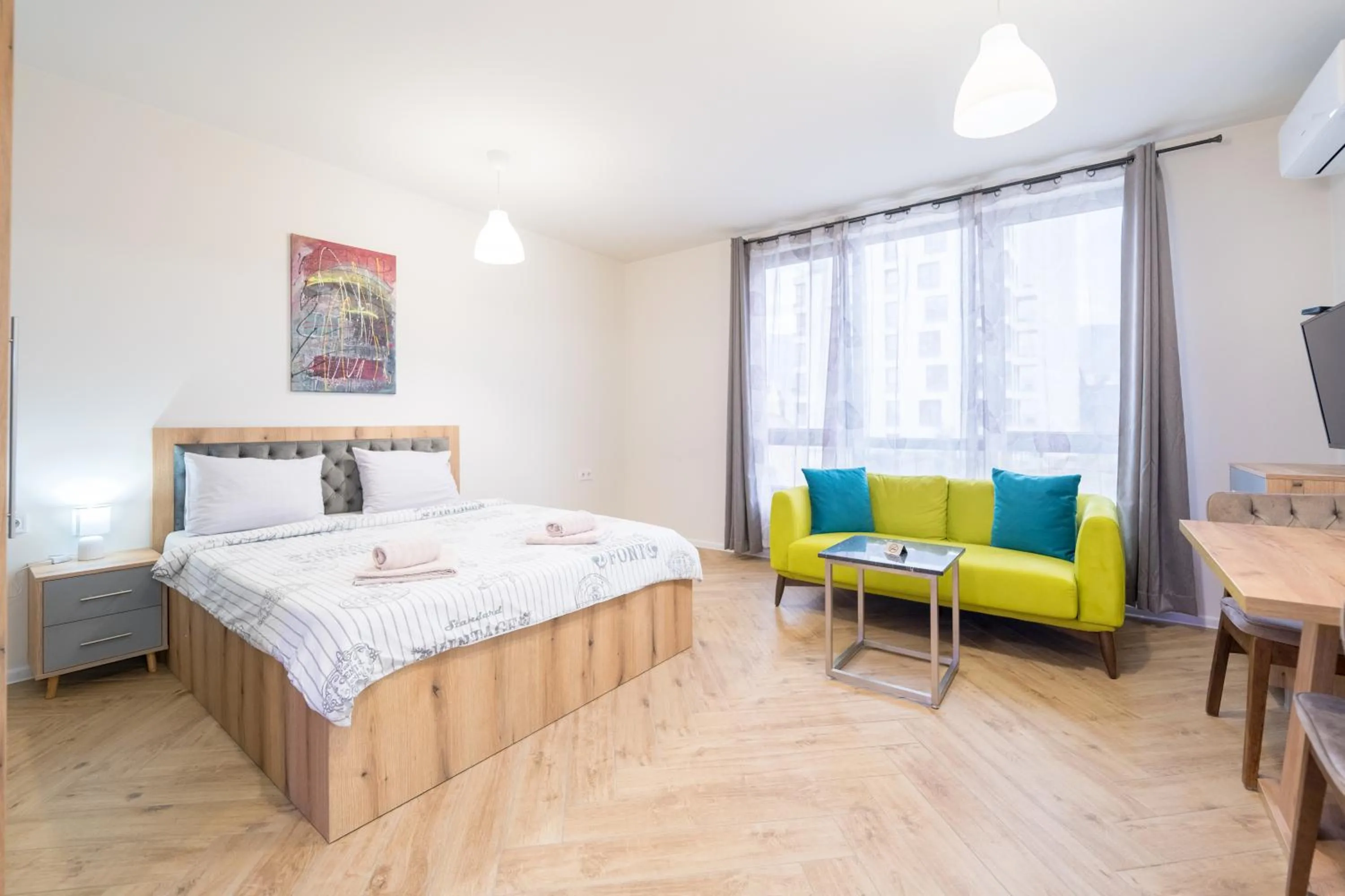 Bed in WOW studios for rent 2 bul Montevideo 25A - B