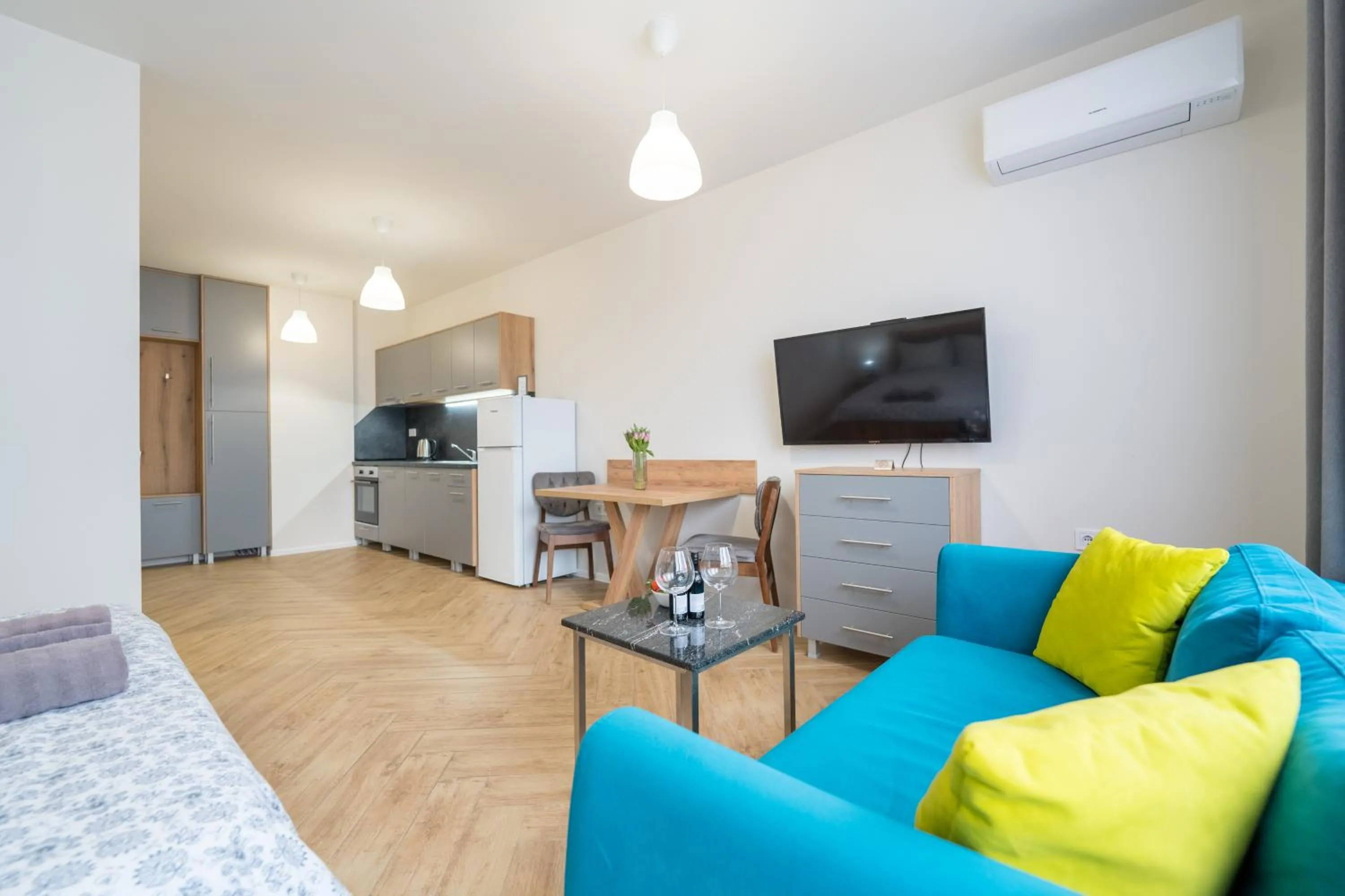 WOW studios for rent 2 bul Montevideo 25A - B