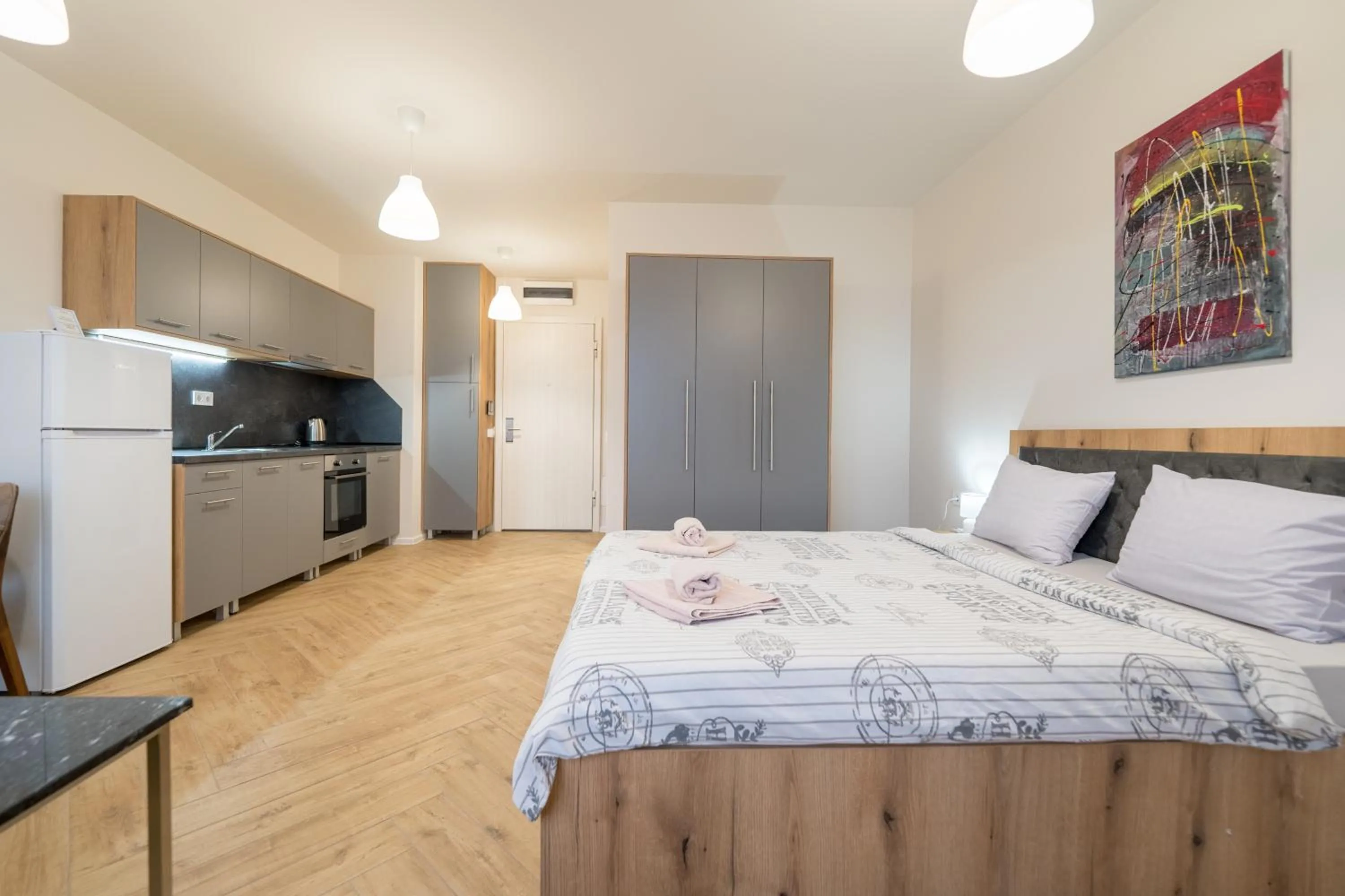 Bed in WOW studios for rent 2 bul Montevideo 25A - B