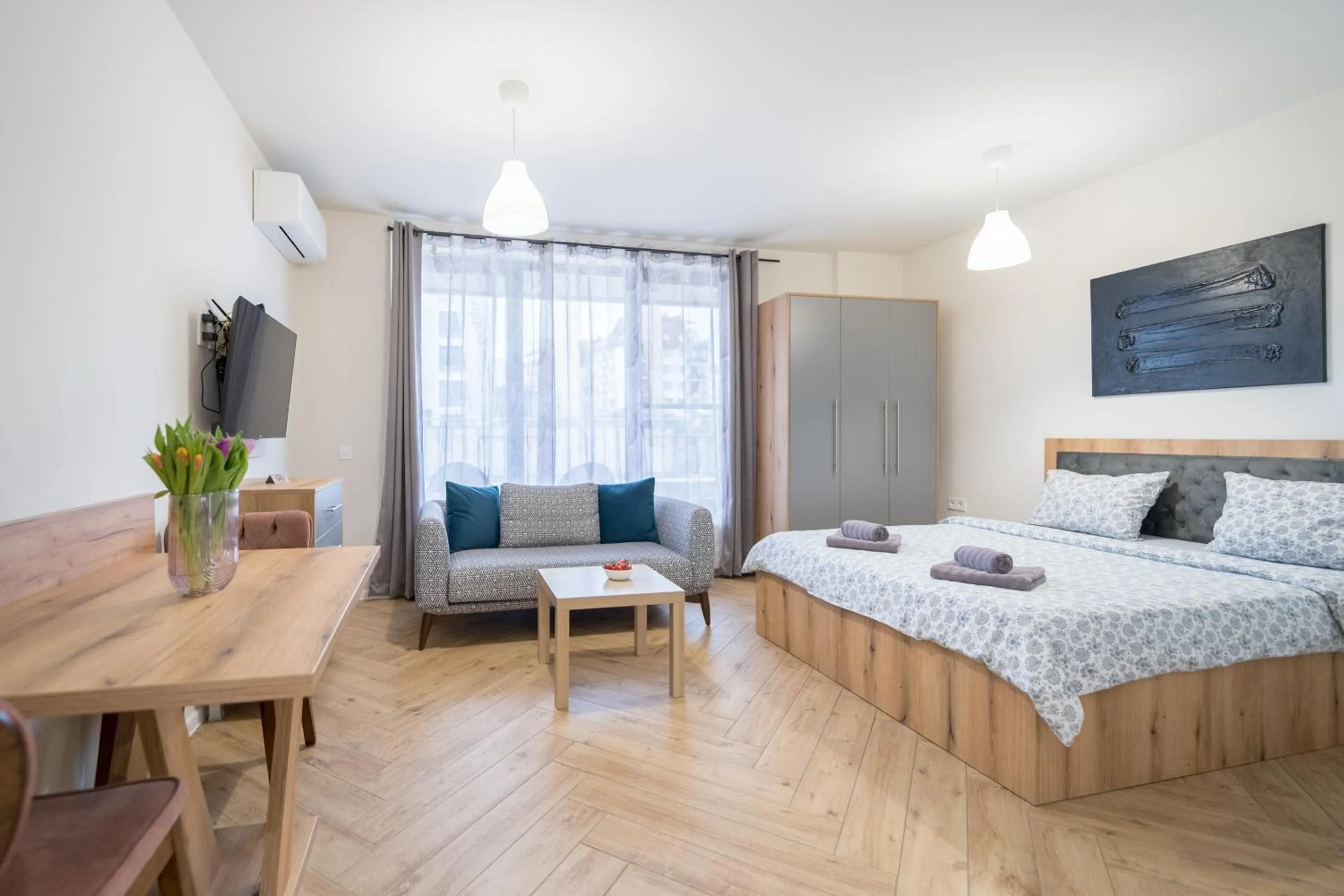 Bed in WOW studios for rent 2 bul Montevideo 25A - B