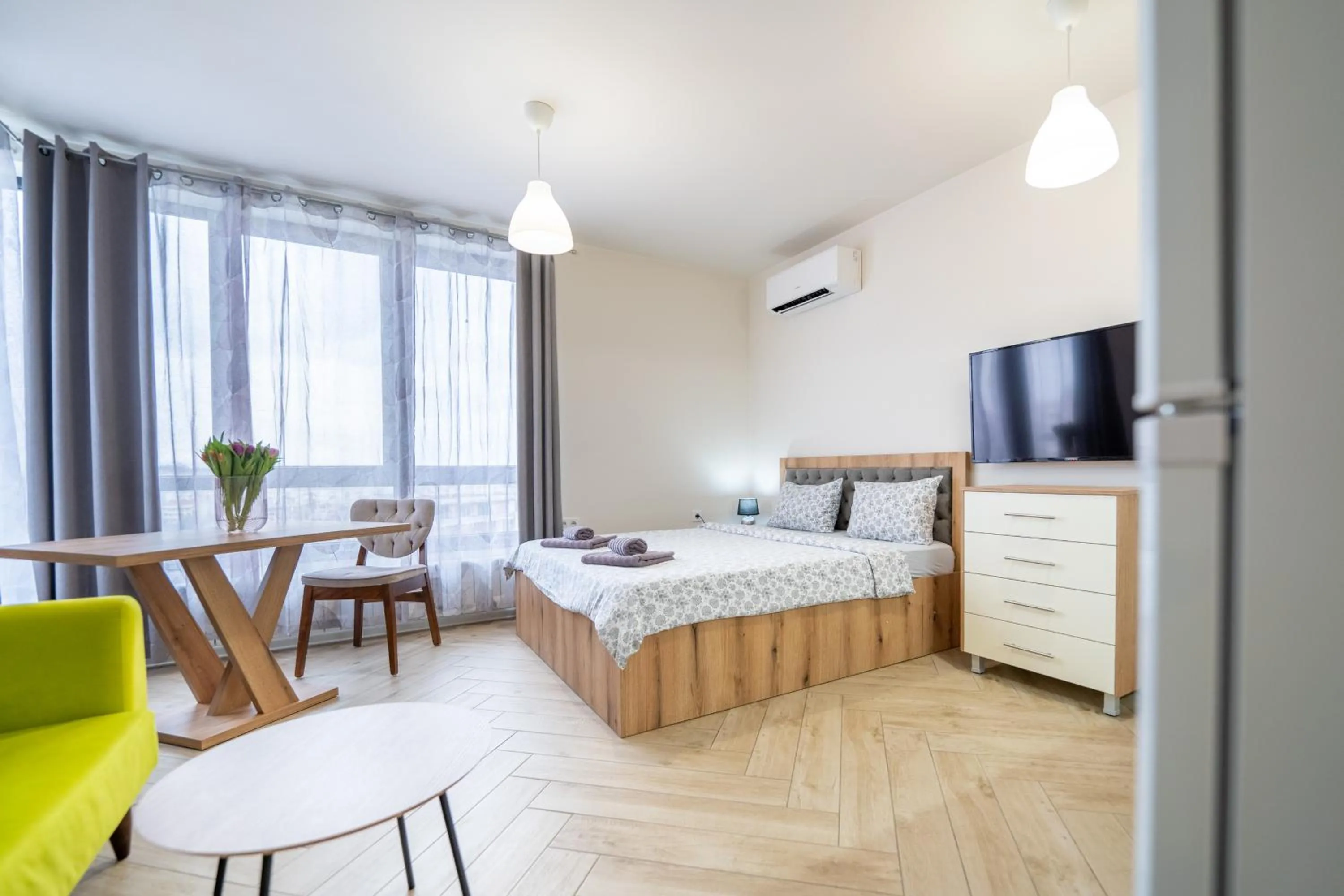 Bed in WOW studios for rent 2 bul Montevideo 25A - B