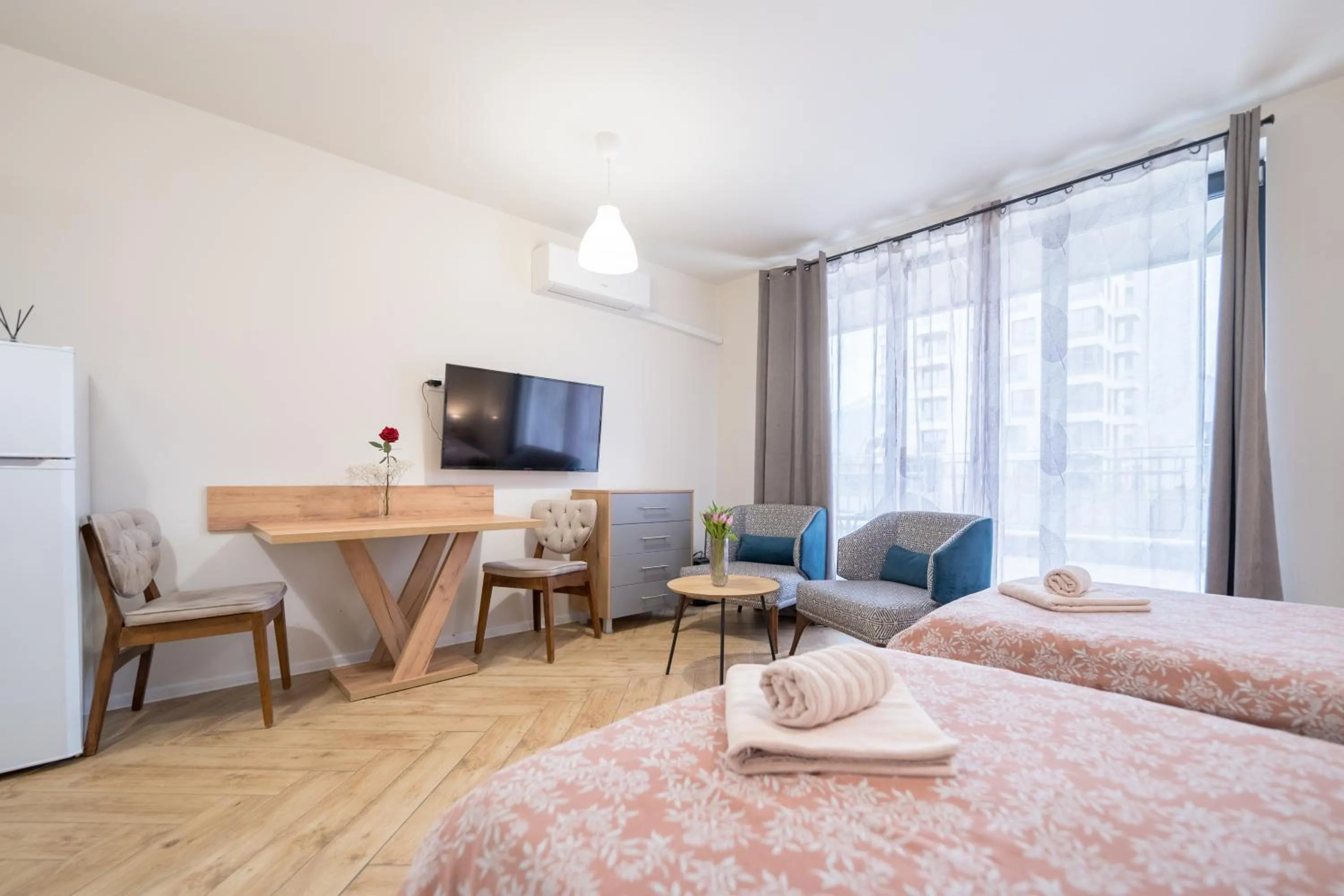 Bed in WOW studios for rent 2 bul Montevideo 25A - B