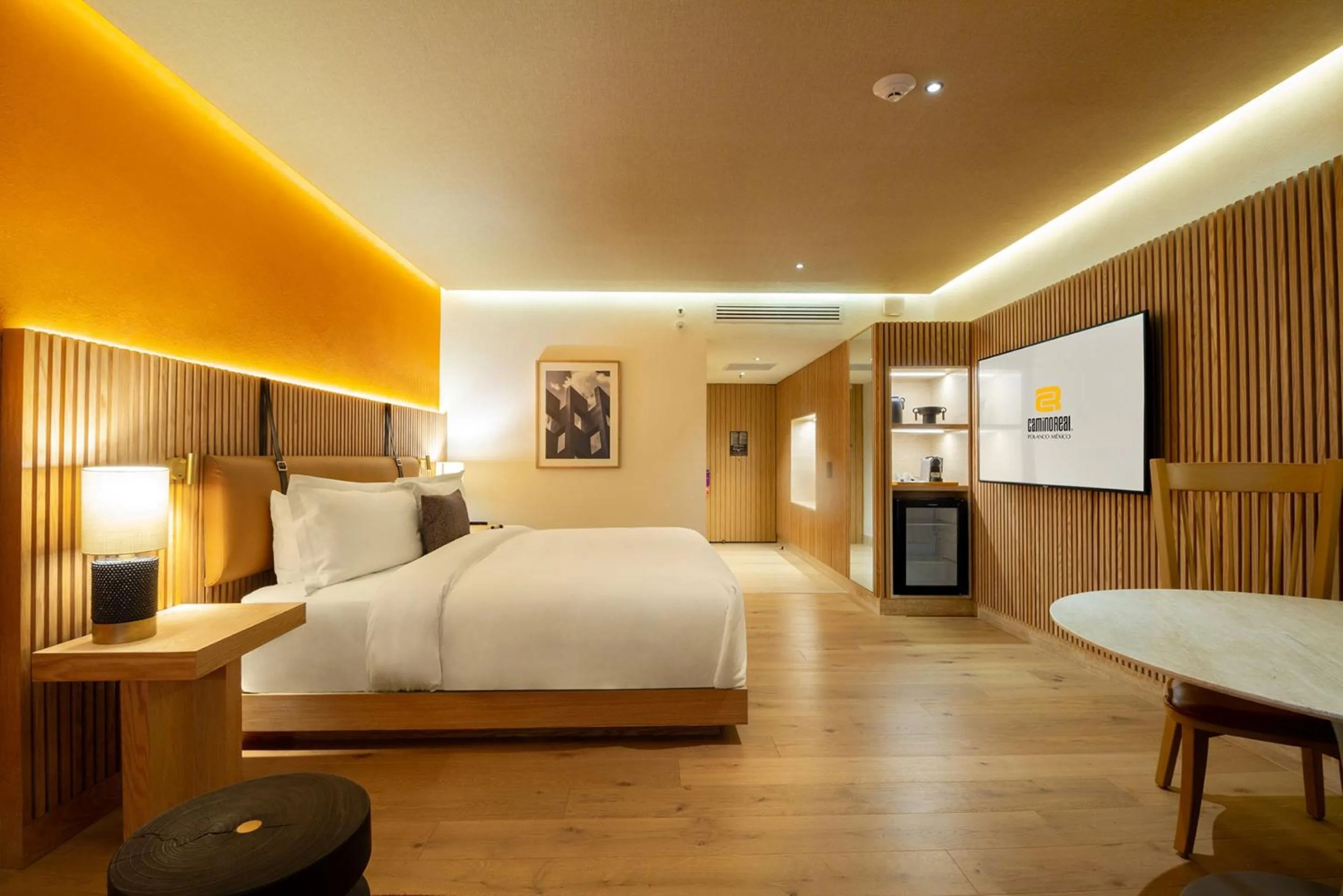 Photo of the whole room, Bed in Camino Real Polanco Mexico