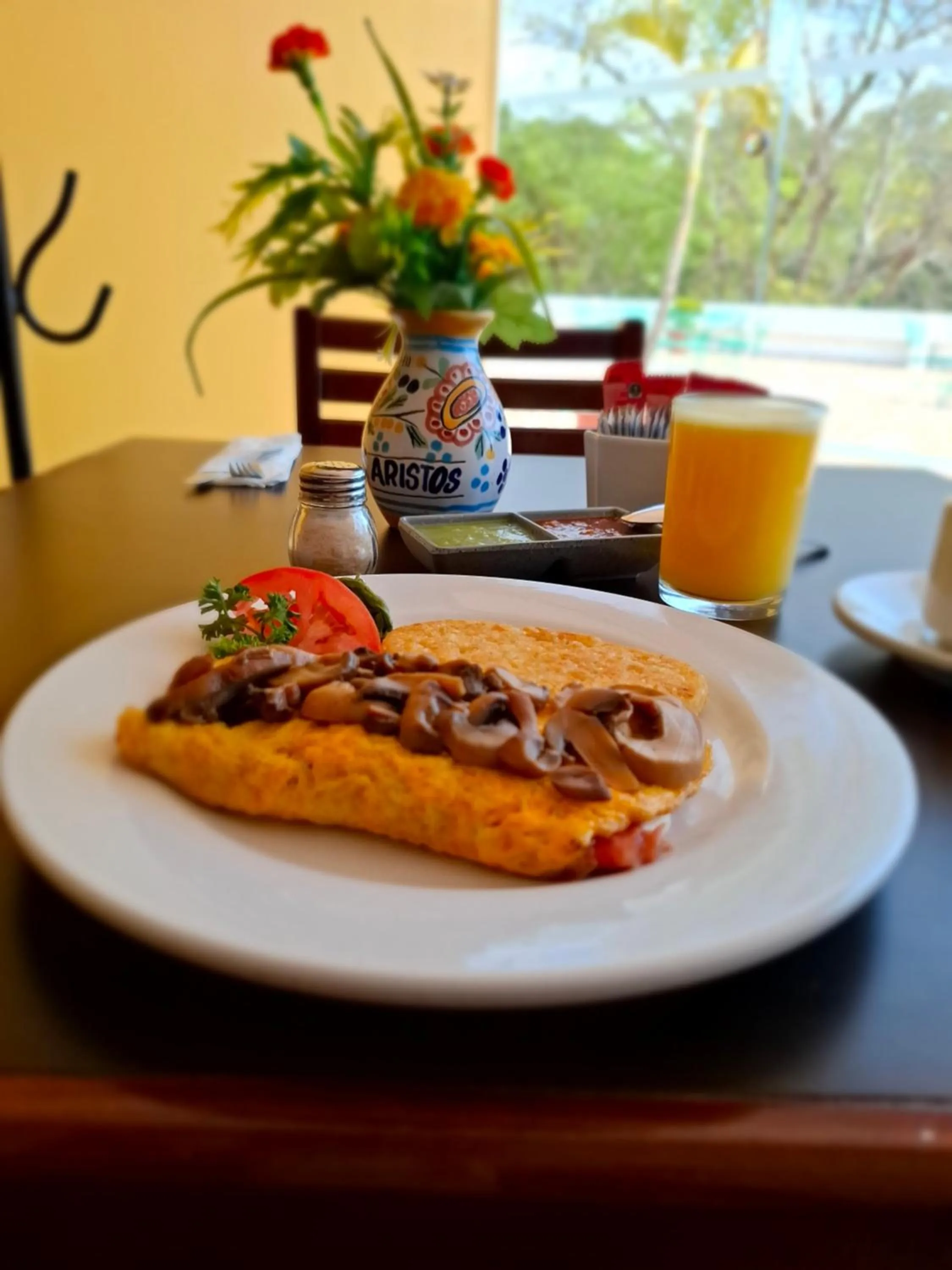 Restaurant/places to eat in Hotel Aristos Cuernavaca