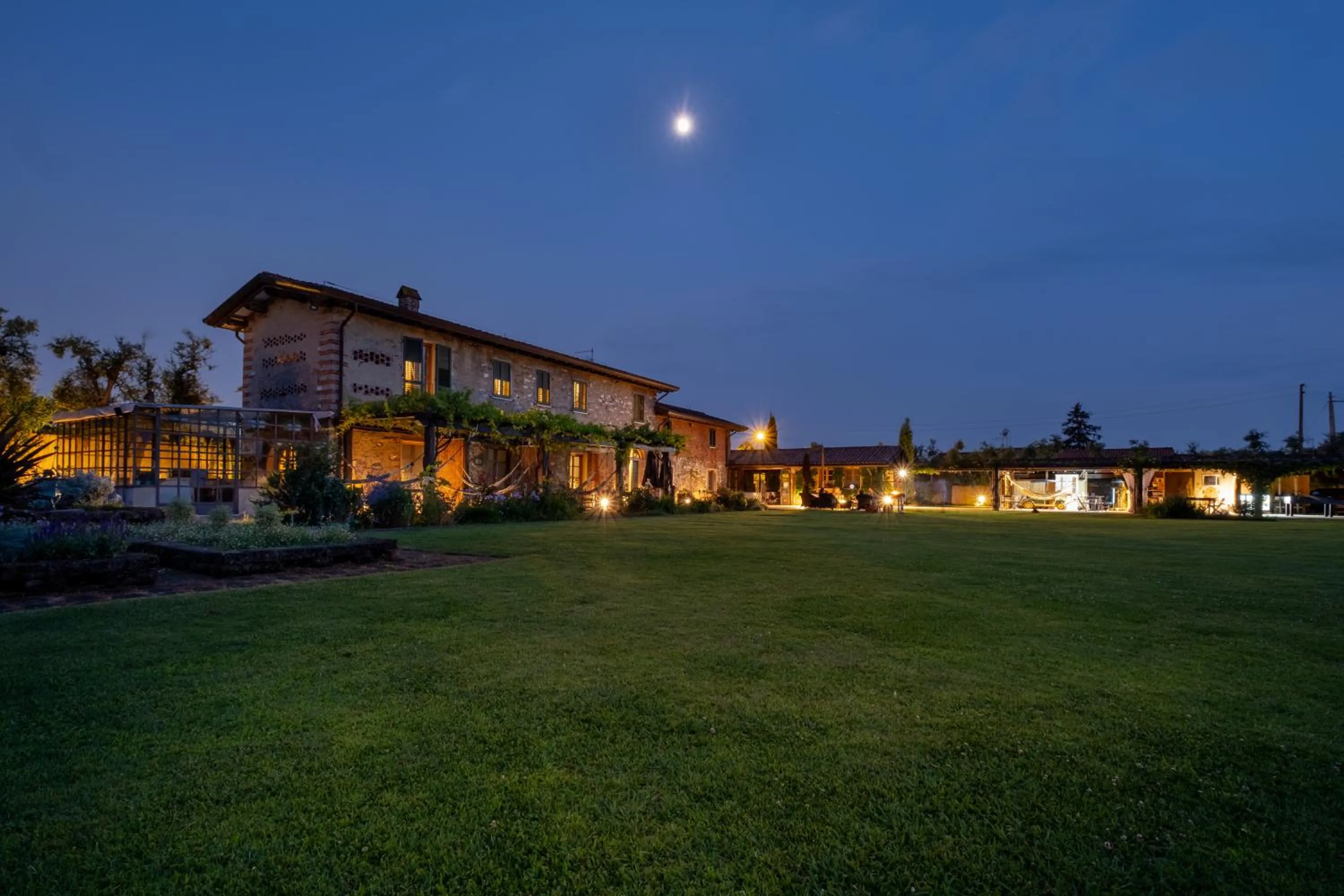 Olimagio Farm Stay with animals and 25m pool, beach at cycling distance