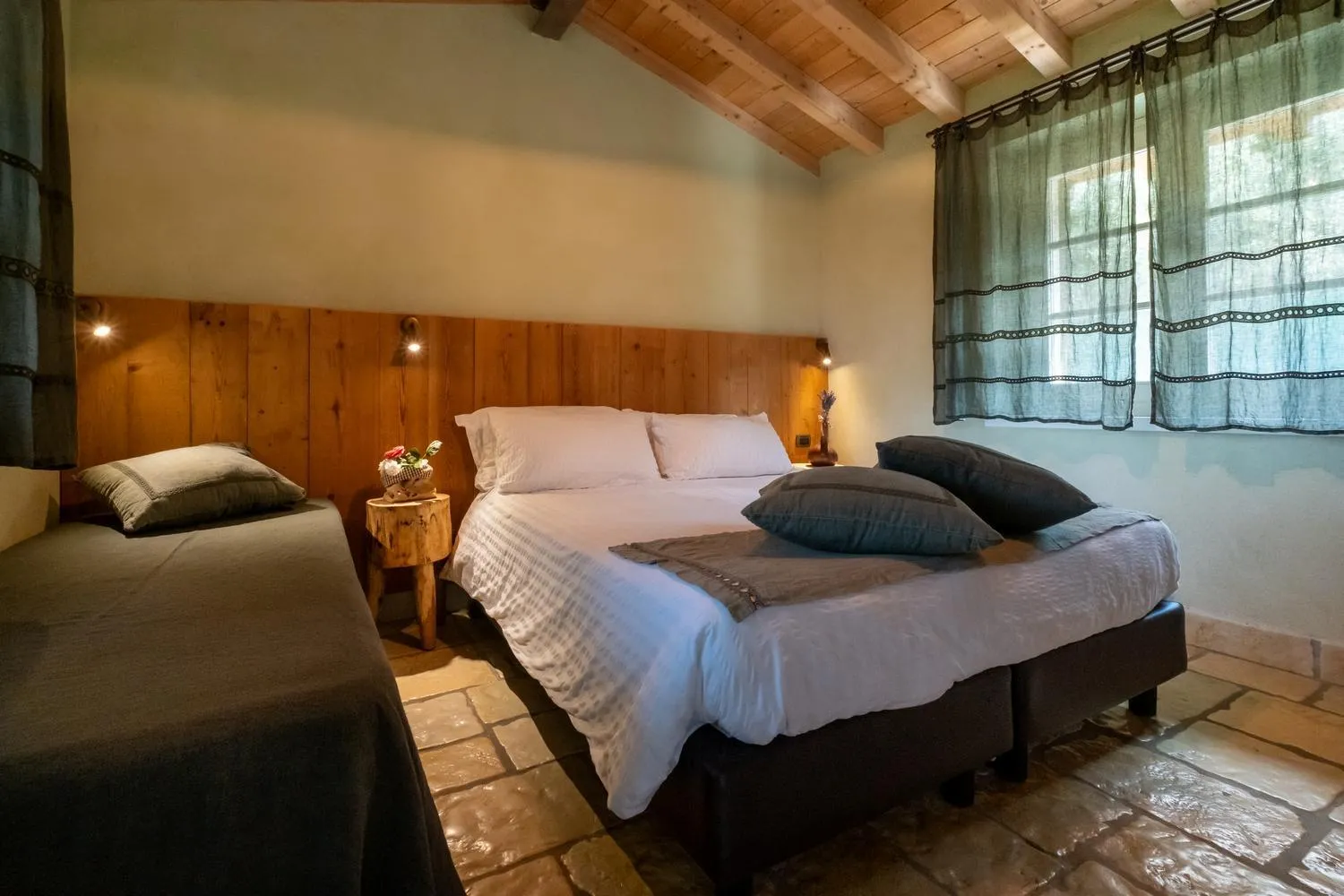 Olimagio Farm Stay with animals and 25m pool, beach at cycling distance