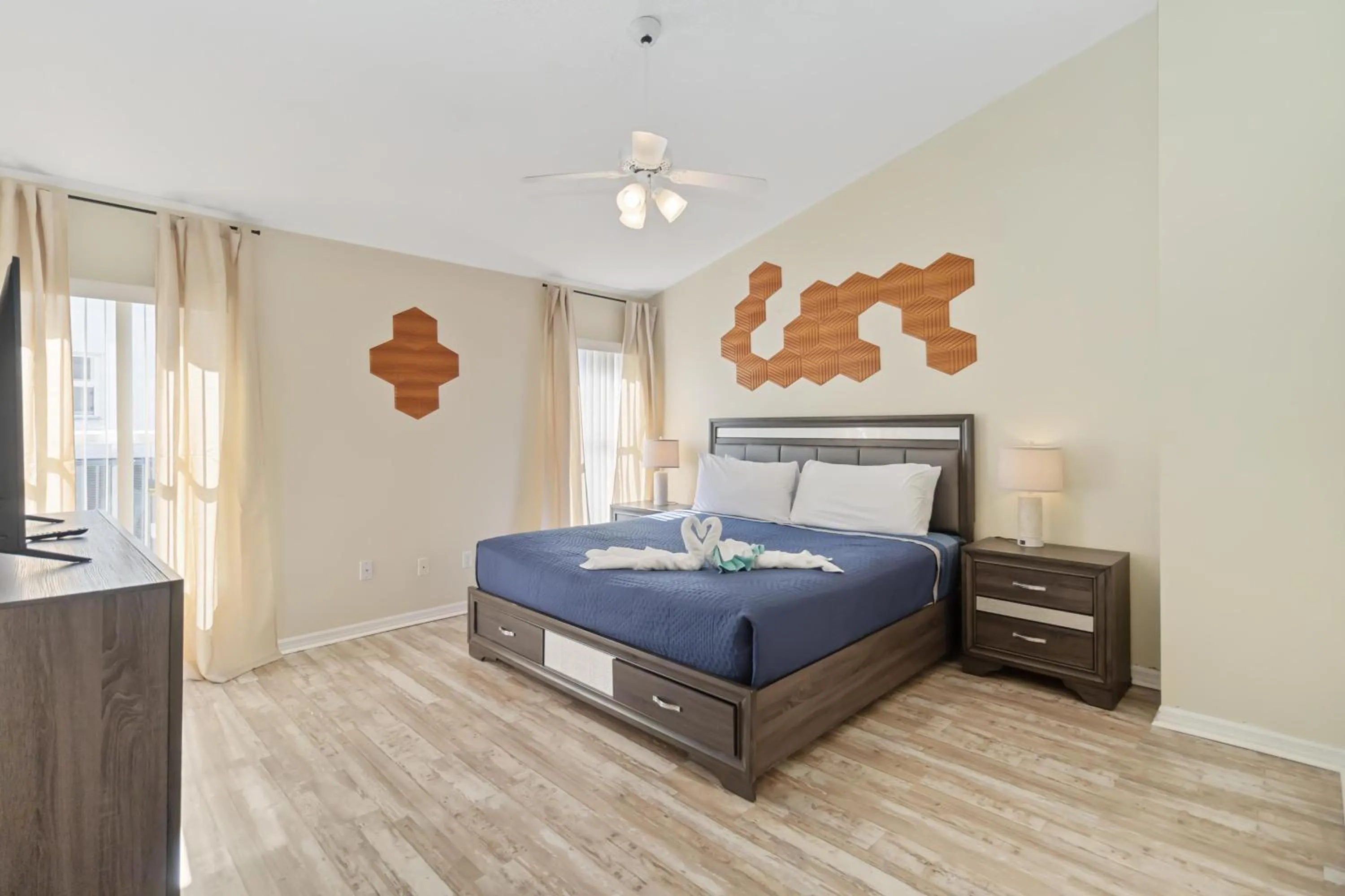 Property building, Bed in Beautiful 55 Bedroom Home!!!