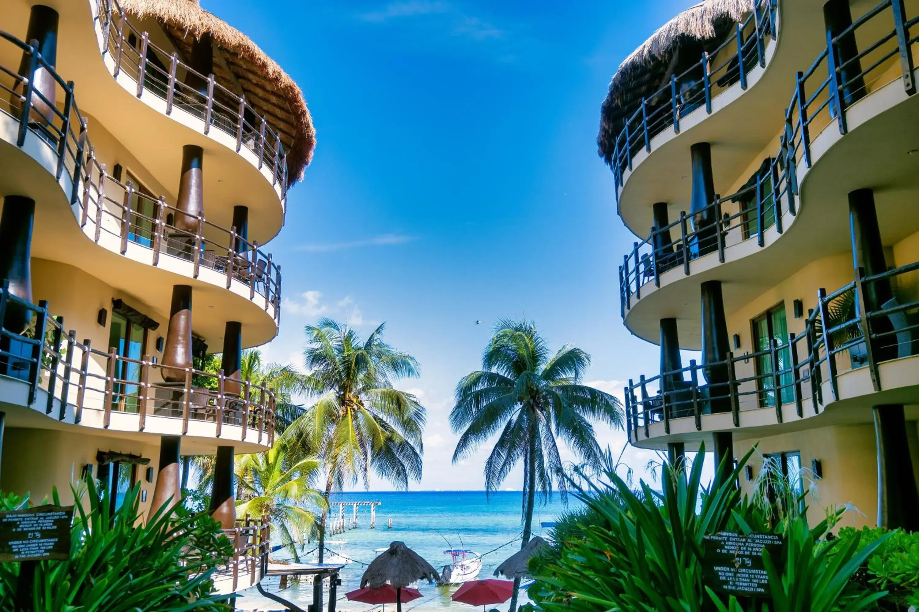 Property building in El Taj Oceanfront and Beachside Condo Hotel Property building in El Taj Oceanfront and Beachside Condo Hotel