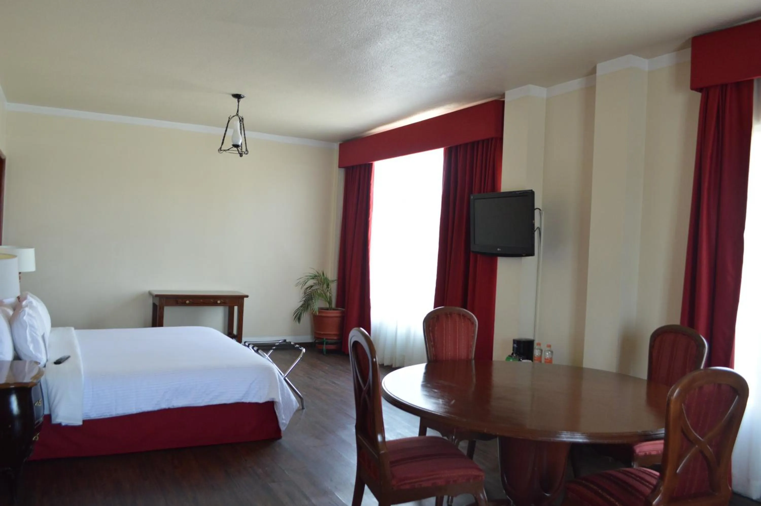 Photo of the whole room, Bed in Best Western Majestic