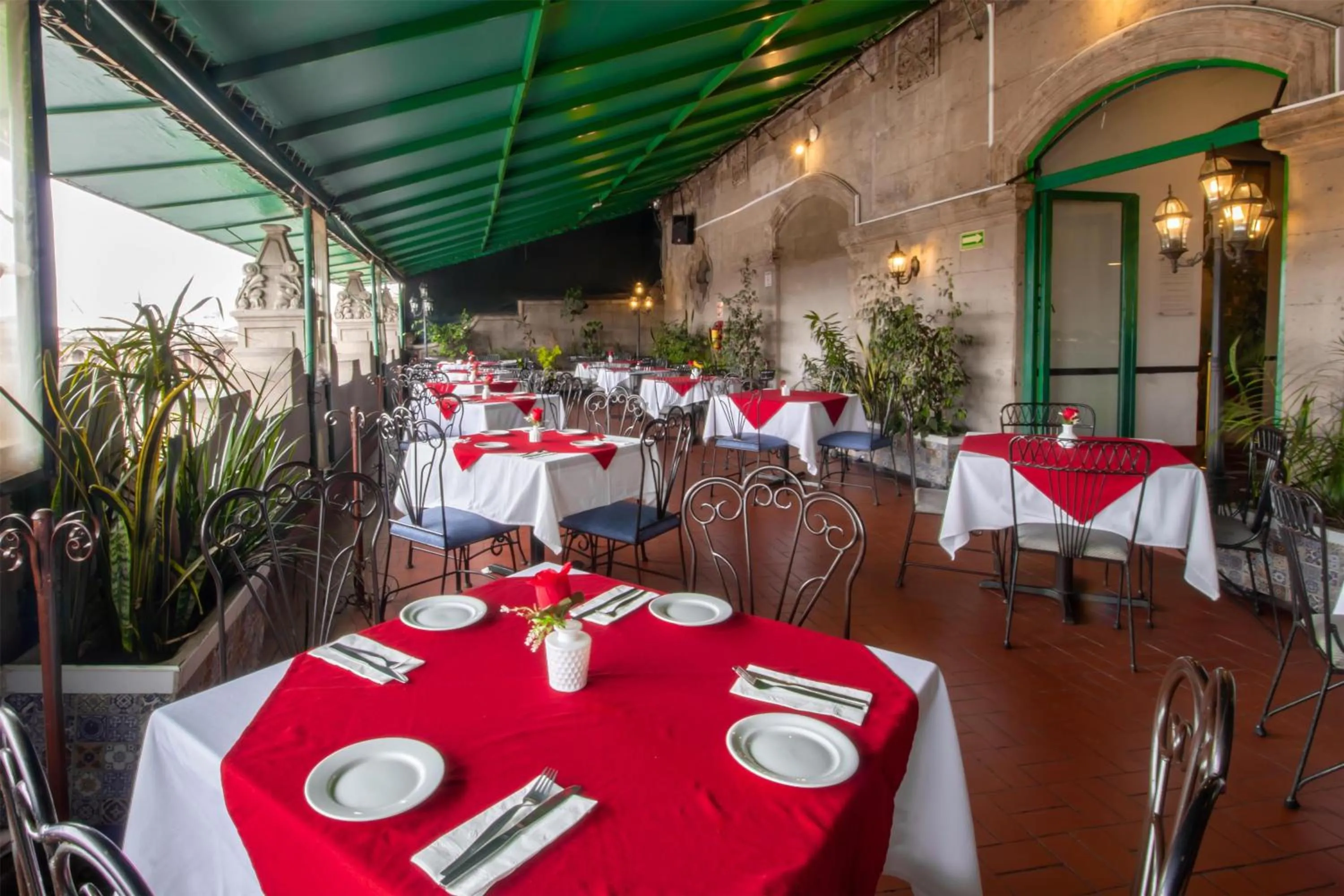 Lounge or bar in Best Western Majestic