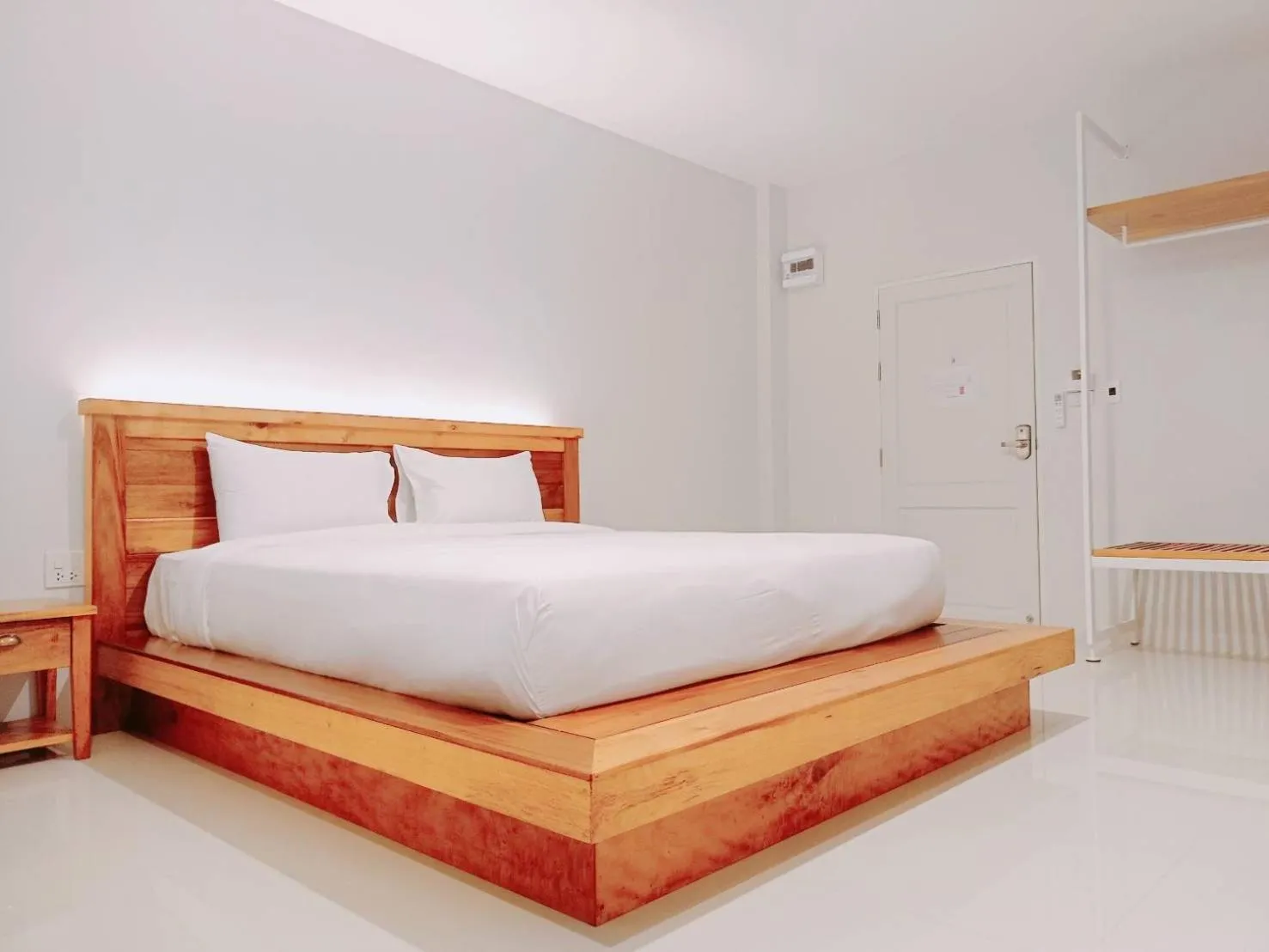 Bedroom, Bed in Greenish Hotel