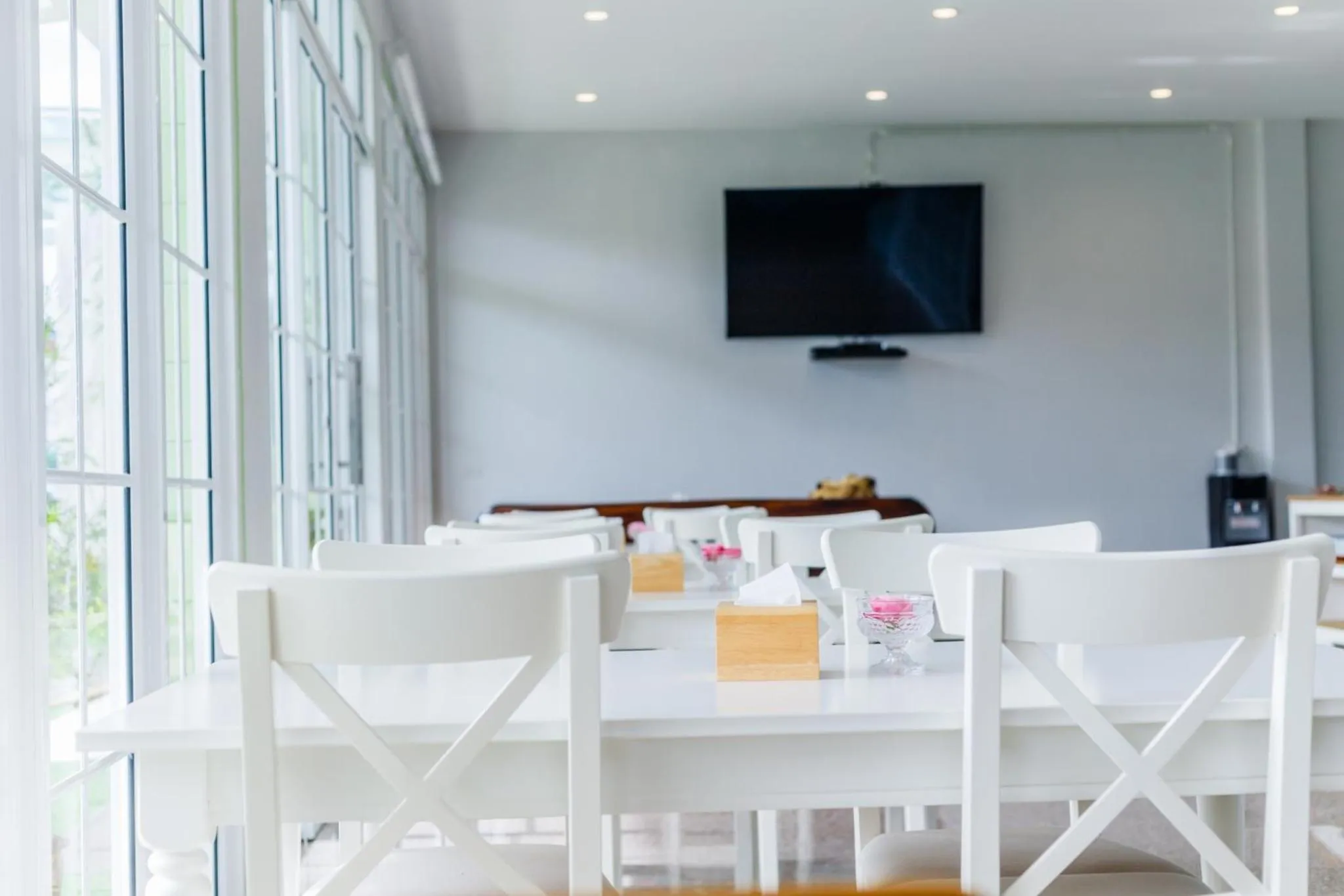 Restaurant/places to eat in Greenish Hotel