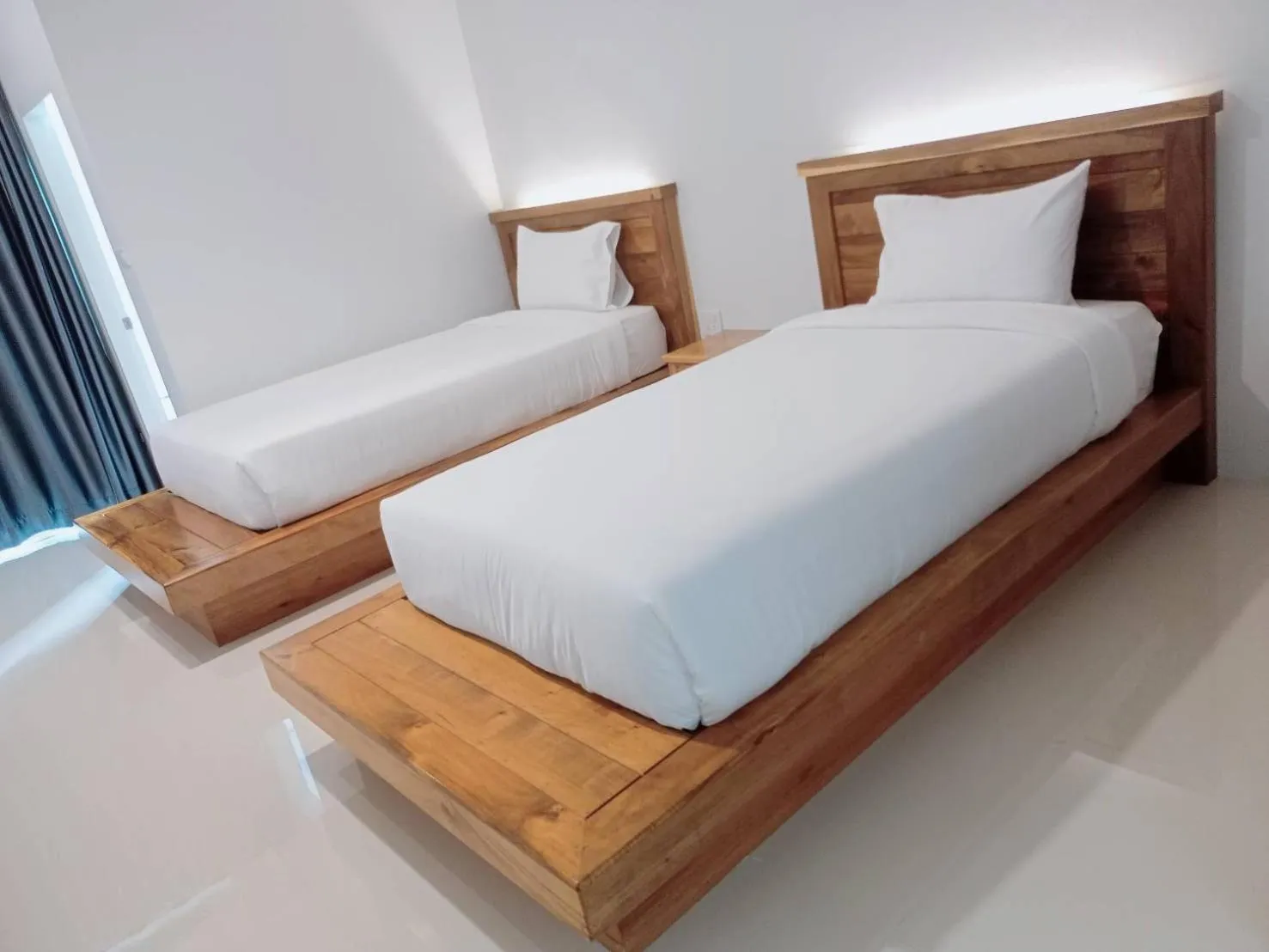 Photo of the whole room, Bed in Greenish Hotel