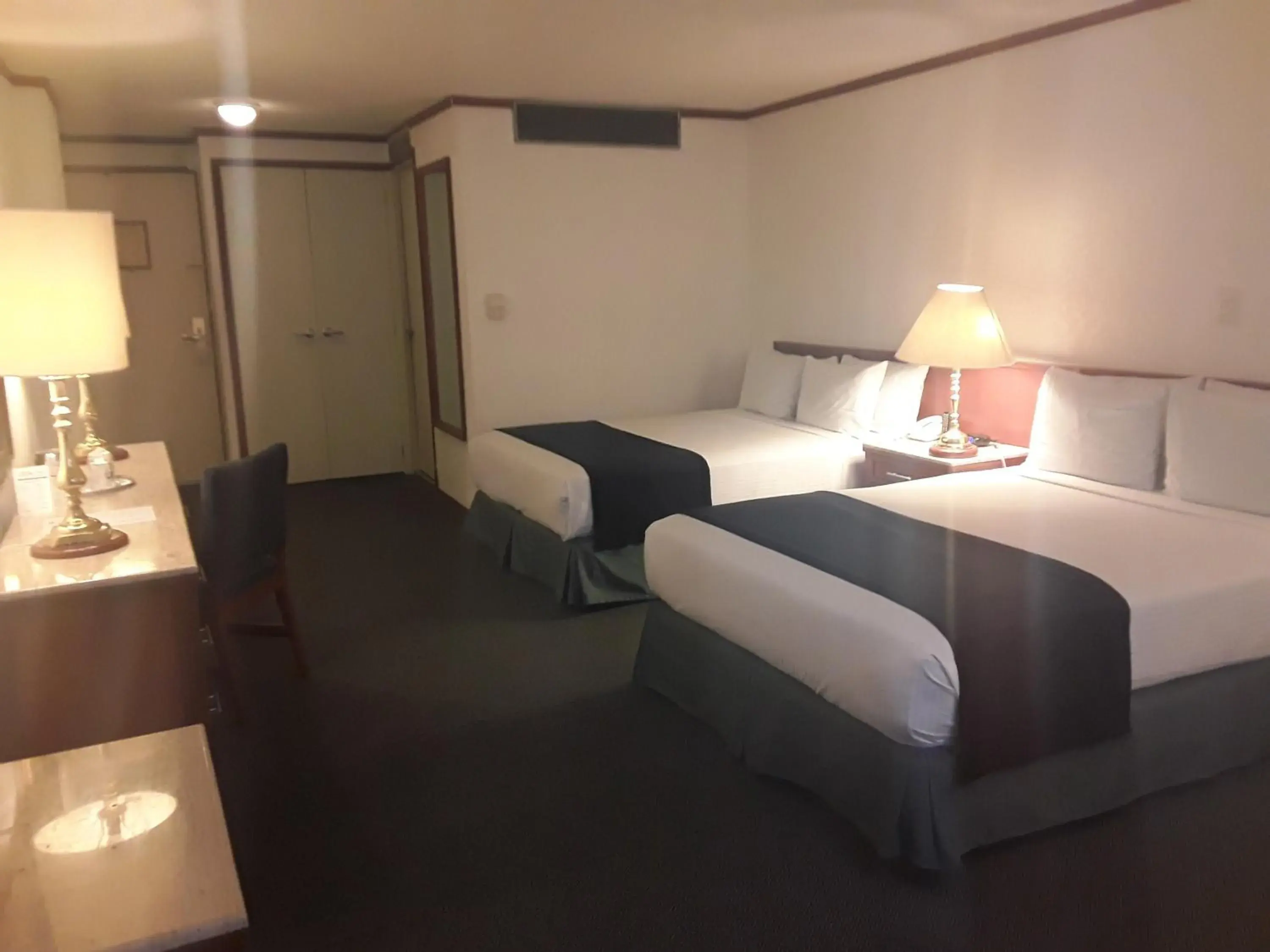 Photo of the whole room, Bed in Hotel Bristol Photo of the whole room, Bed in Hotel Bristol