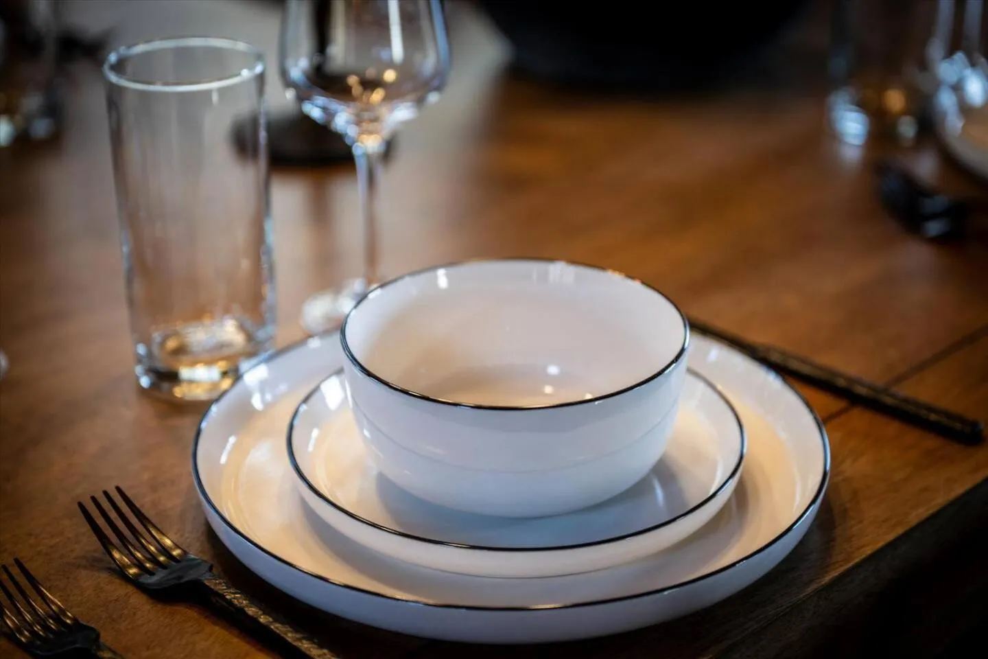 Bearfoot Pines - True Log Cabin - Wi-Fi, Hot Tub, Fishing, Deck with views! - Mins to PF