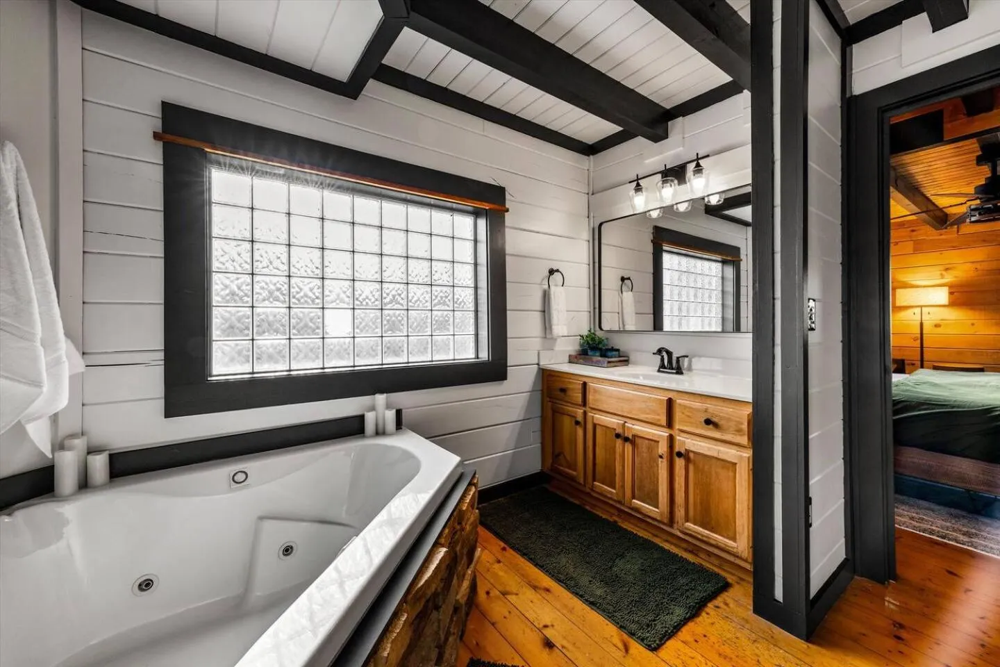 Bed in Bearfoot Pines - True Log Cabin - Wi-Fi, Hot Tub, Fishing, Deck with views! - Mins to PF