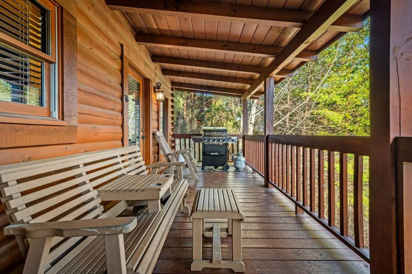 Bearfoot Pines - True Log Cabin - Wi-Fi, Hot Tub, Fishing, Deck with views! - Mins to PF