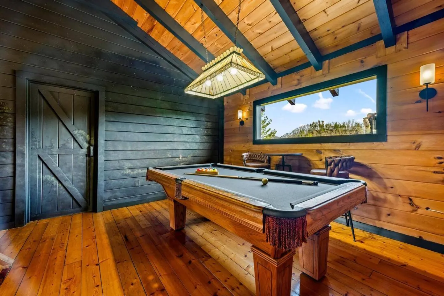 Bearfoot Pines - True Log Cabin - Wi-Fi, Hot Tub, Fishing, Deck with views! - Mins to PF