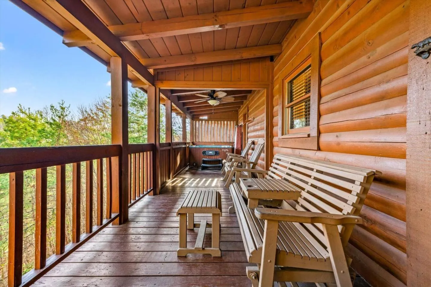 Bearfoot Pines - True Log Cabin - Wi-Fi, Hot Tub, Fishing, Deck with views! - Mins to PF