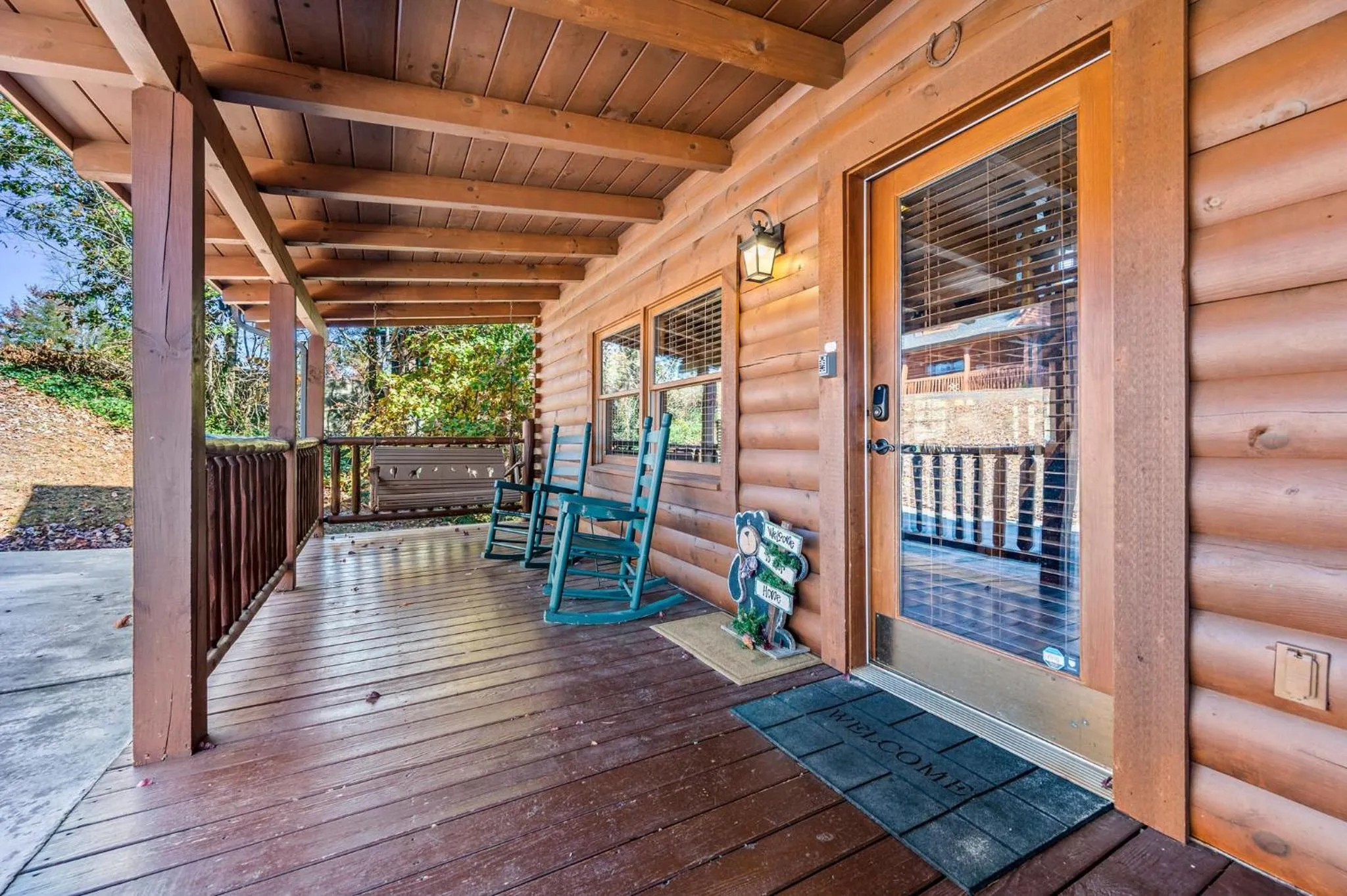 Bearfoot Pines - True Log Cabin - Wi-Fi, Hot Tub, Fishing, Deck with views! - Mins to PF