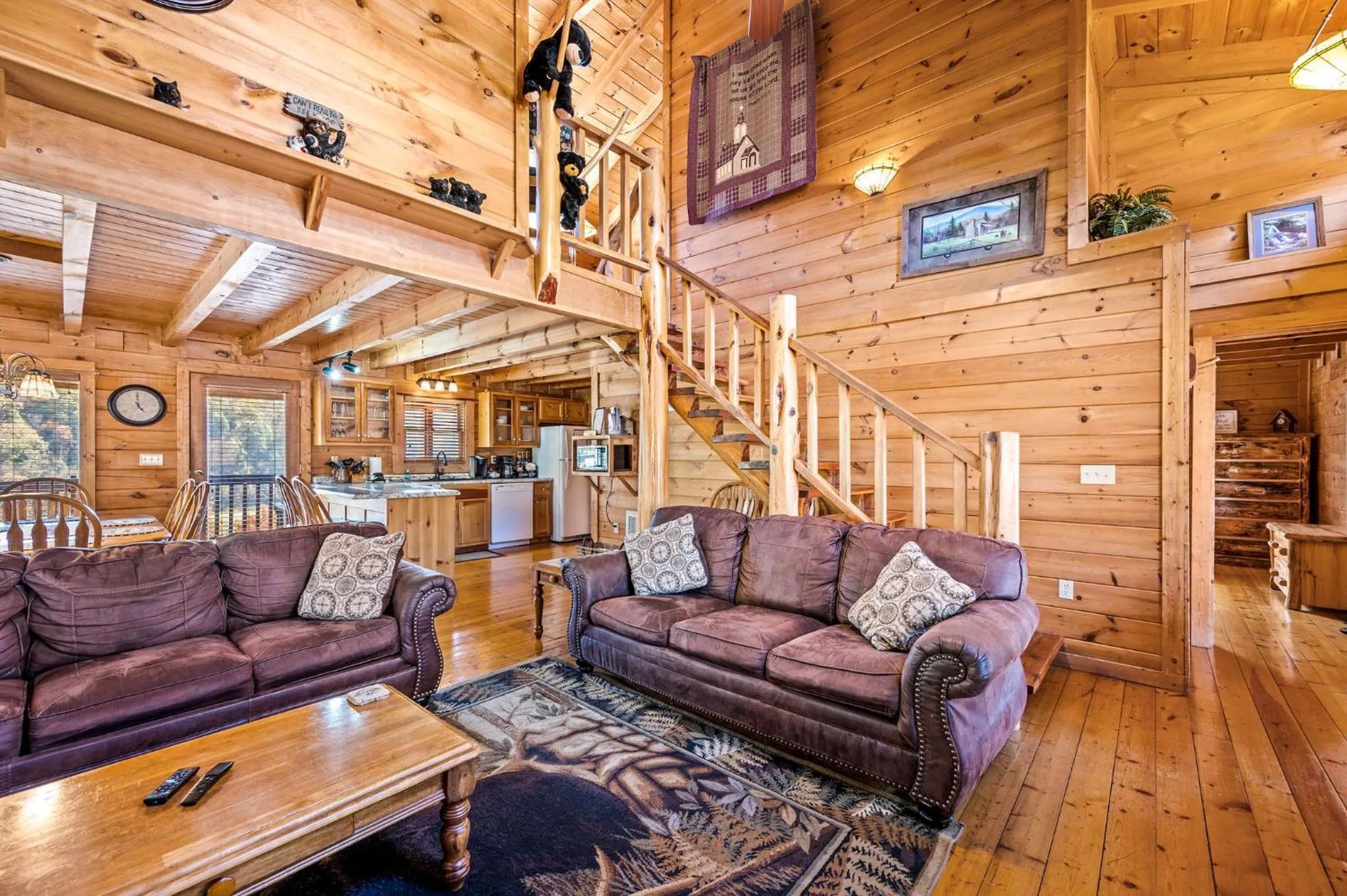 Bearfoot Pines - True Log Cabin - Wi-Fi, Hot Tub, Fishing, Deck with views! - Mins to PF