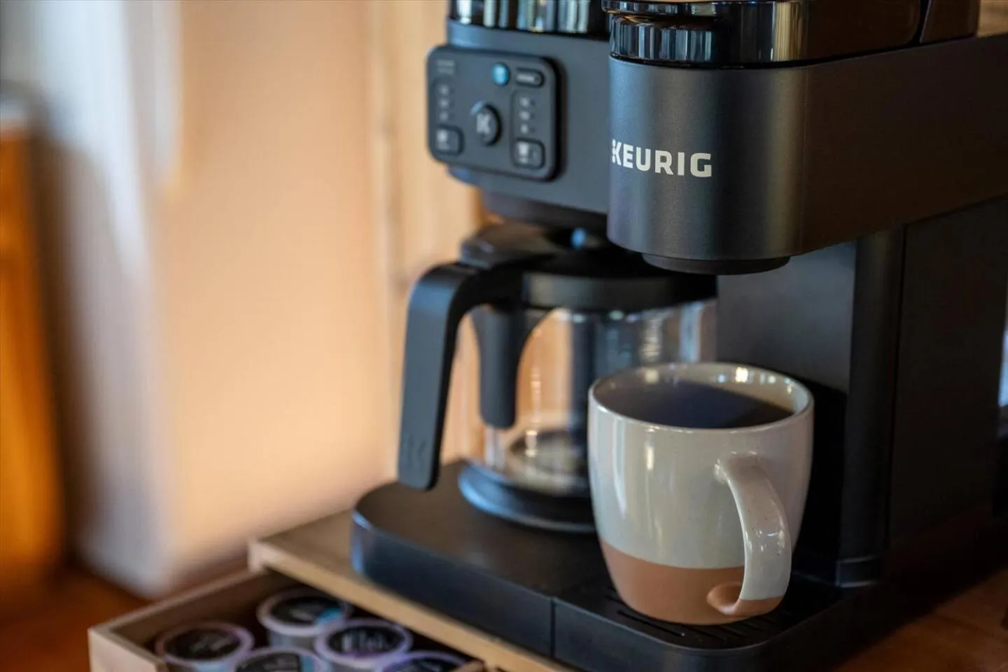 Bearfoot Pines - True Log Cabin - Wi-Fi, Hot Tub, Fishing, Deck with views! - Mins to PF