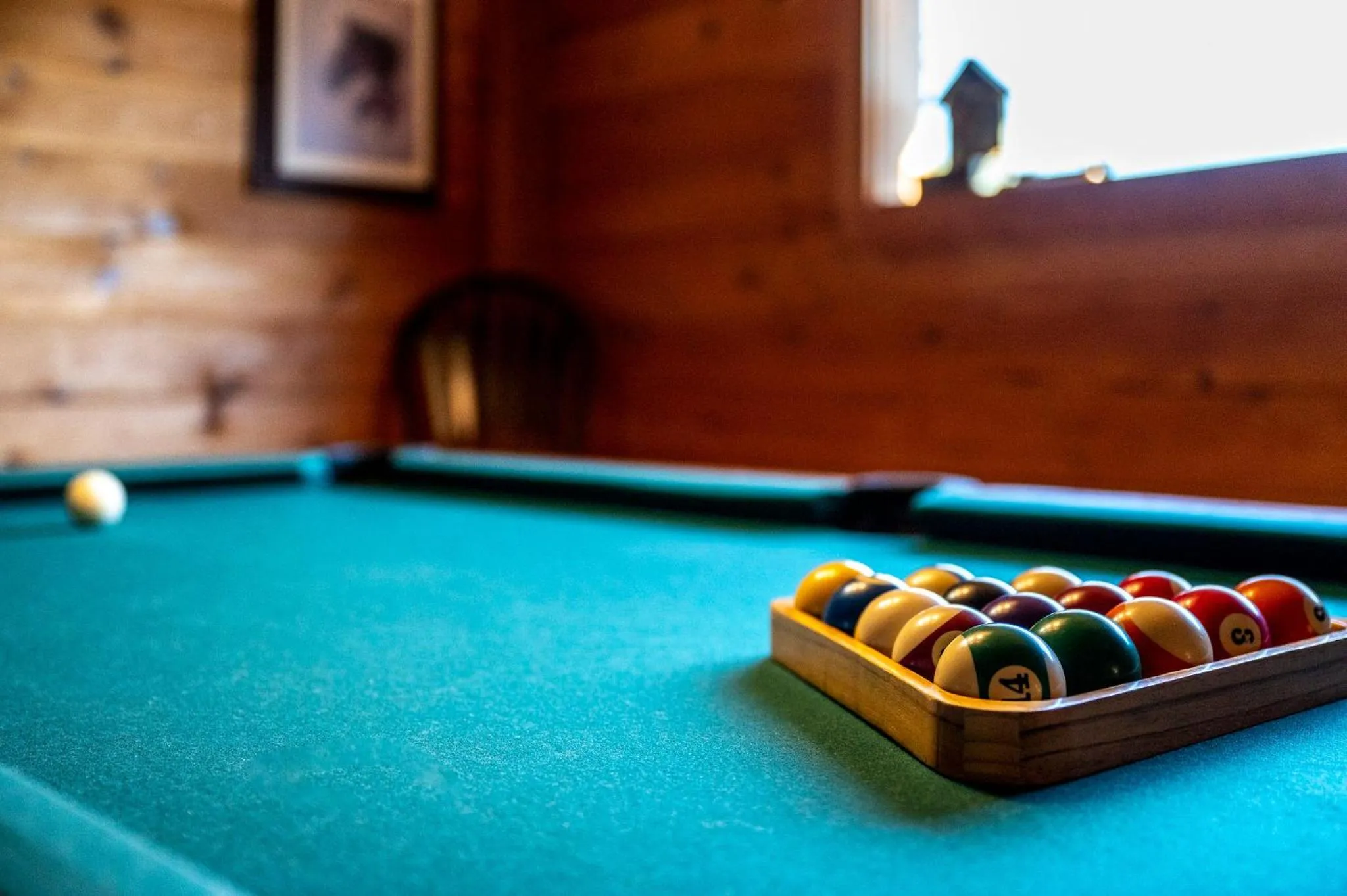 Bearfoot Pines - True Log Cabin - Wi-Fi, Hot Tub, Fishing, Deck with views! - Mins to PF