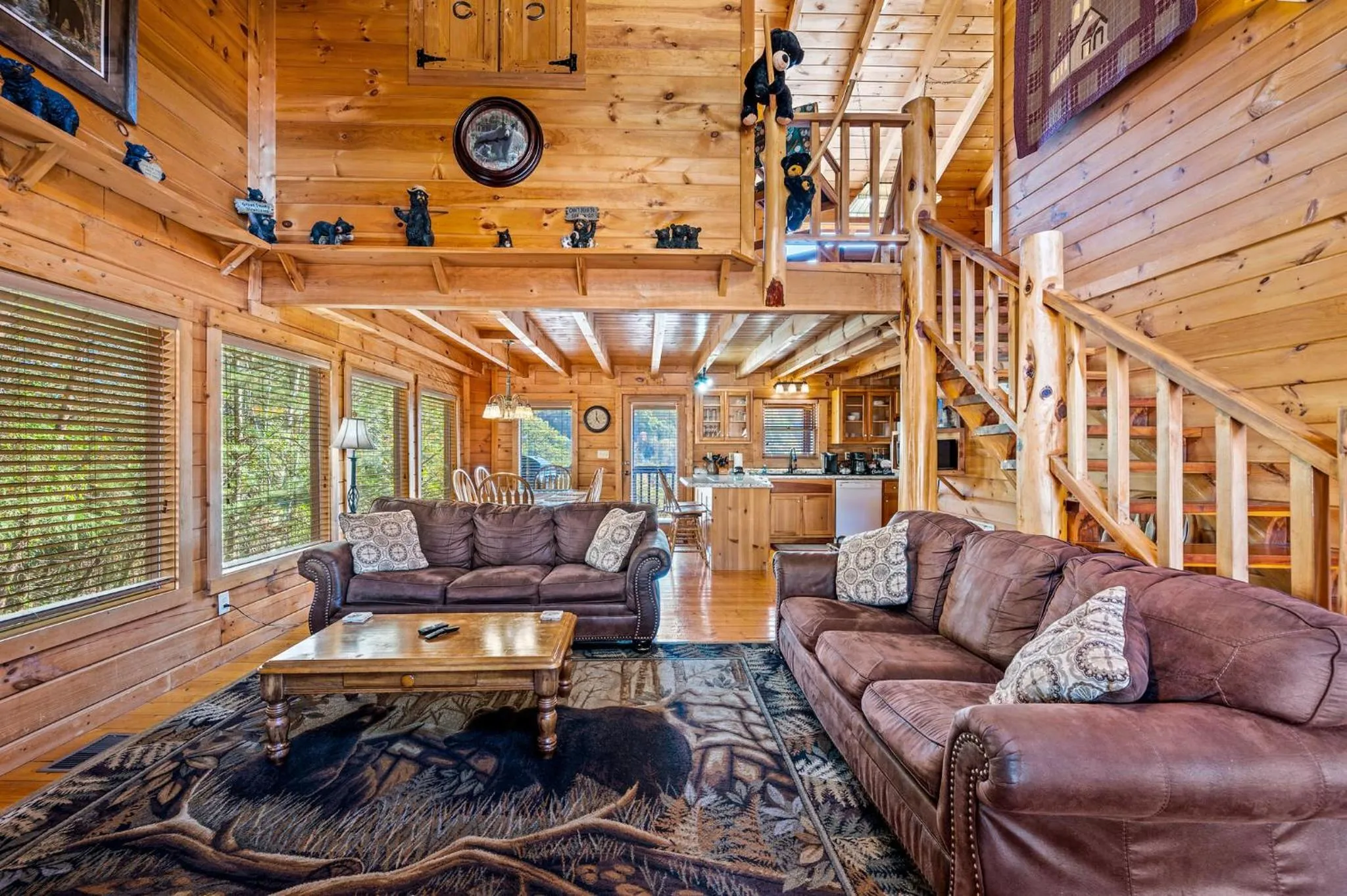Bearfoot Pines - True Log Cabin - Wi-Fi, Hot Tub, Fishing, Deck with views! - Mins to PF