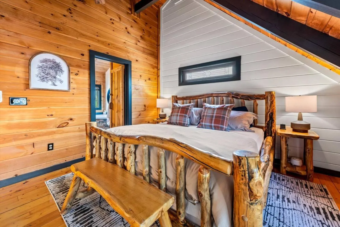 Bed in Bearfoot Pines - True Log Cabin - Wi-Fi, Hot Tub, Fishing, Deck with views! - Mins to PF